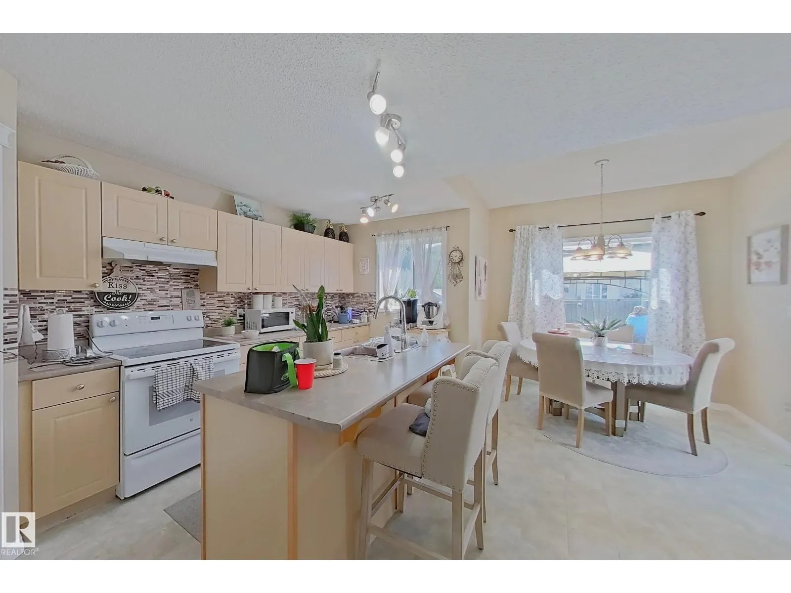 4511 162A AV NW