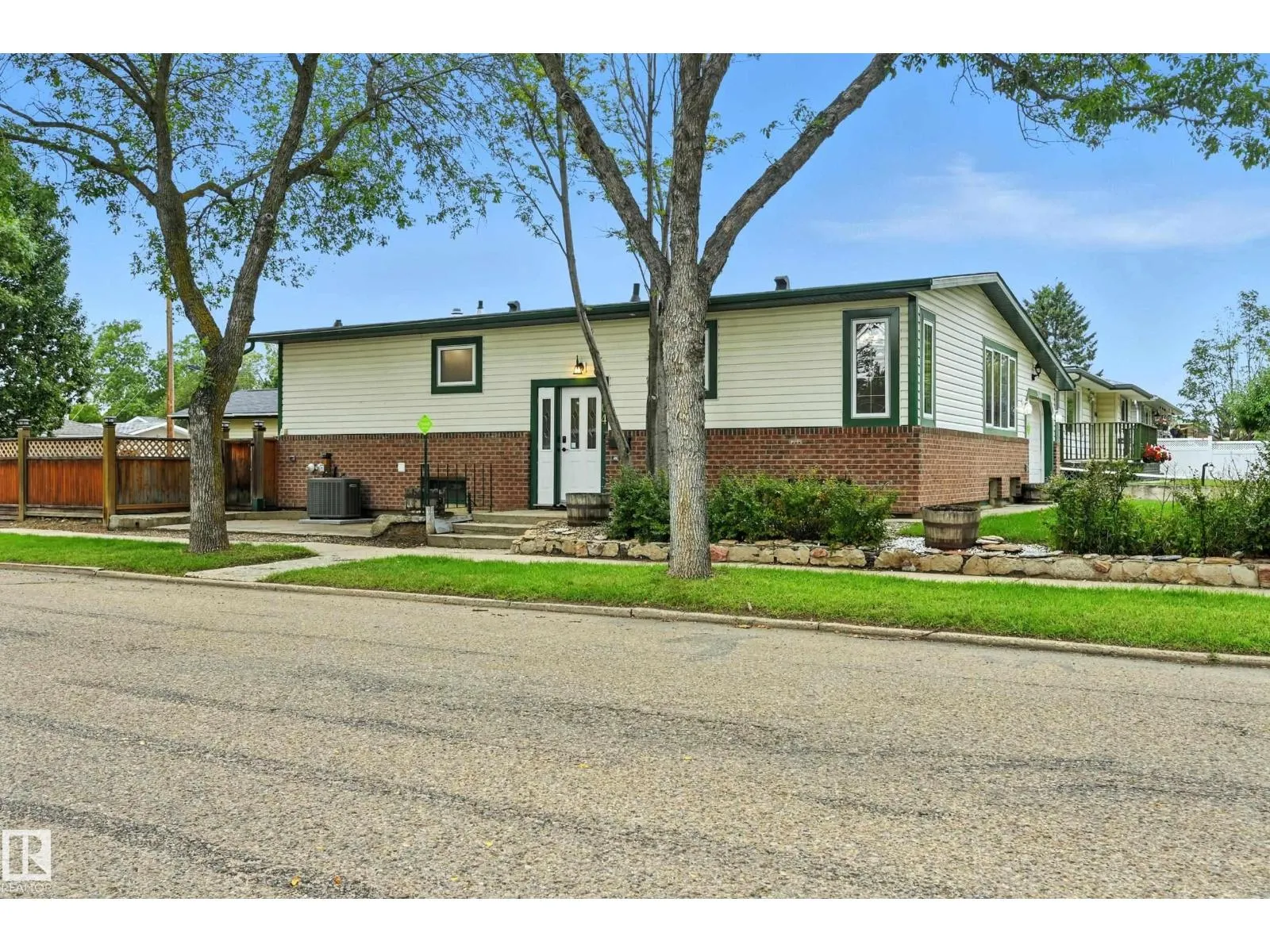 9404 SHERRIDON
