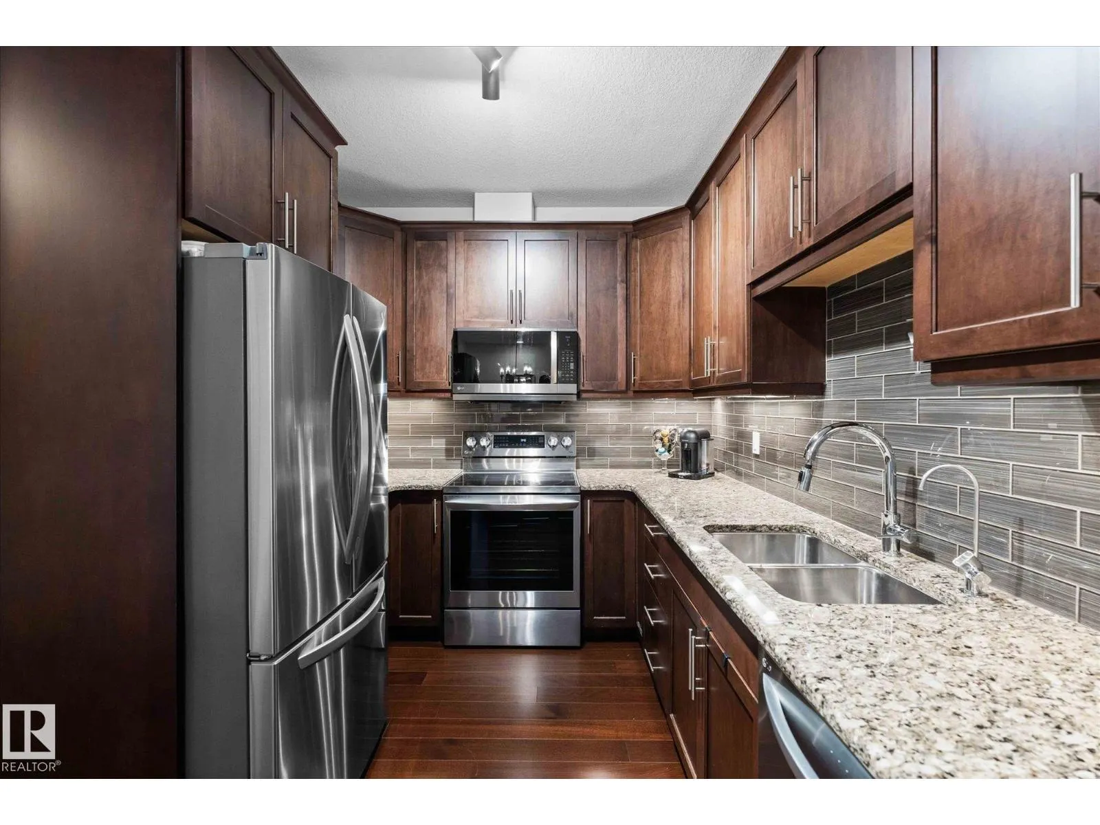 #352 6079 MAYNARD WY NW