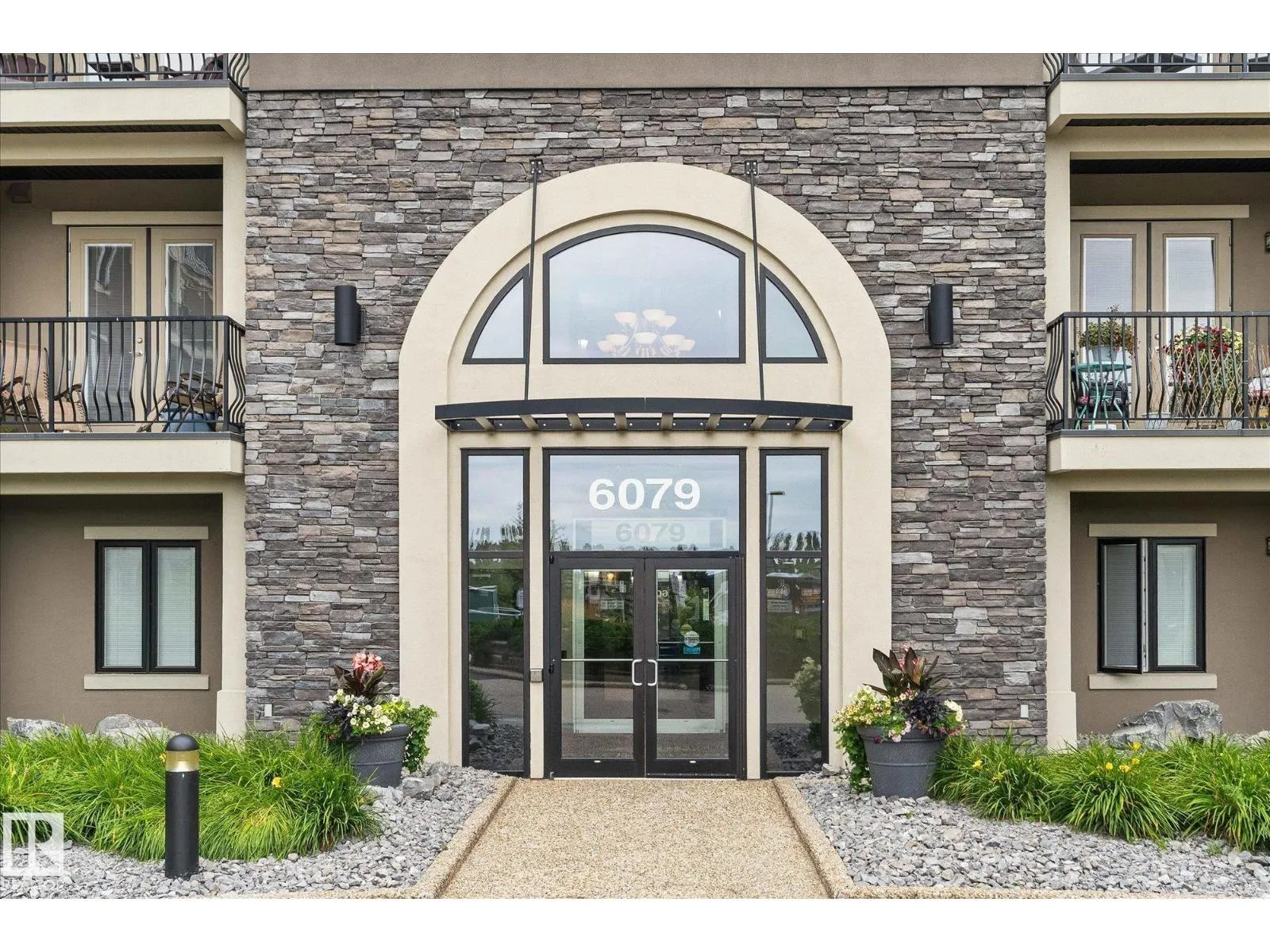 #352 6079 MAYNARD WY NW