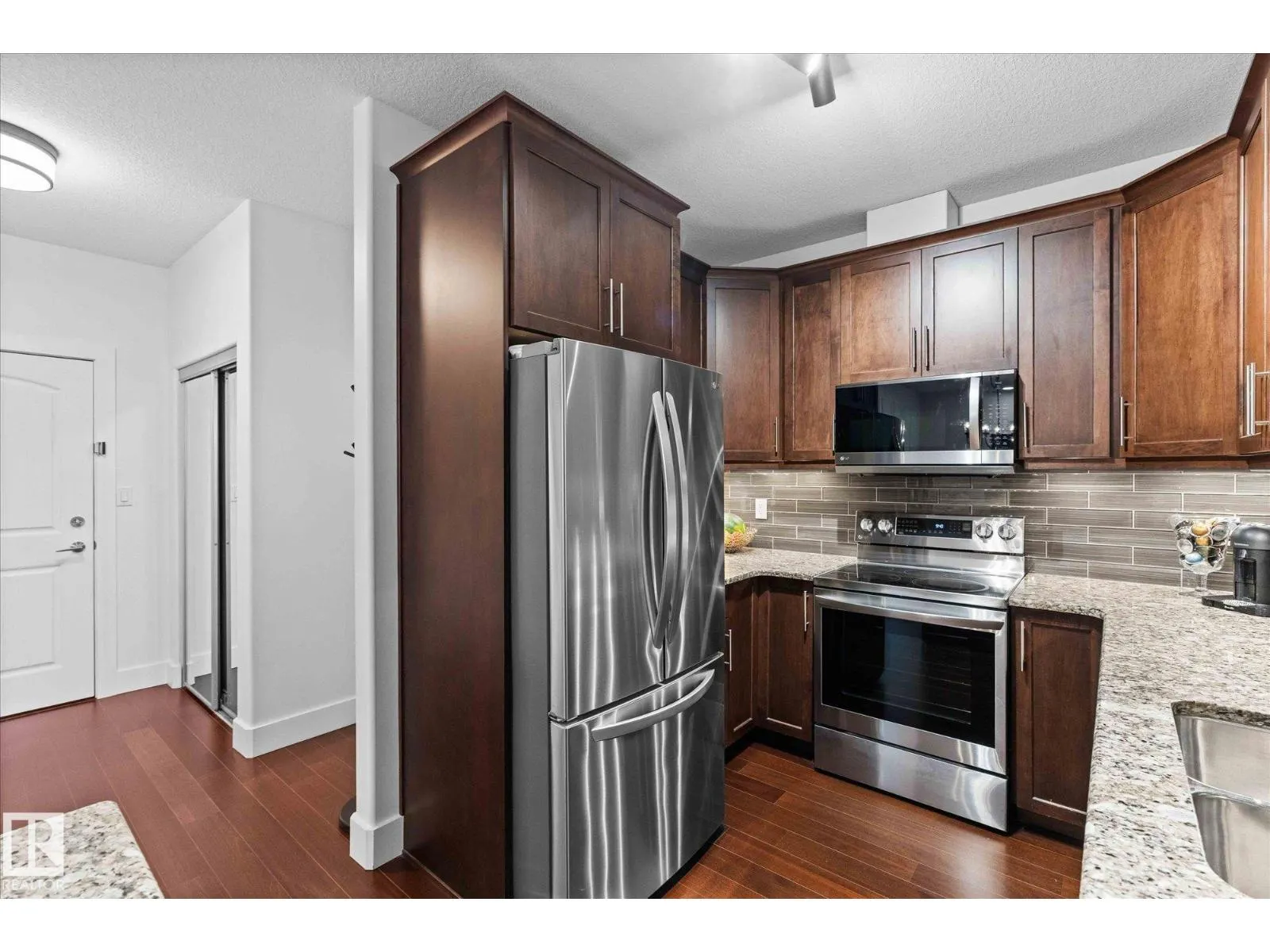 #352 6079 MAYNARD WY NW