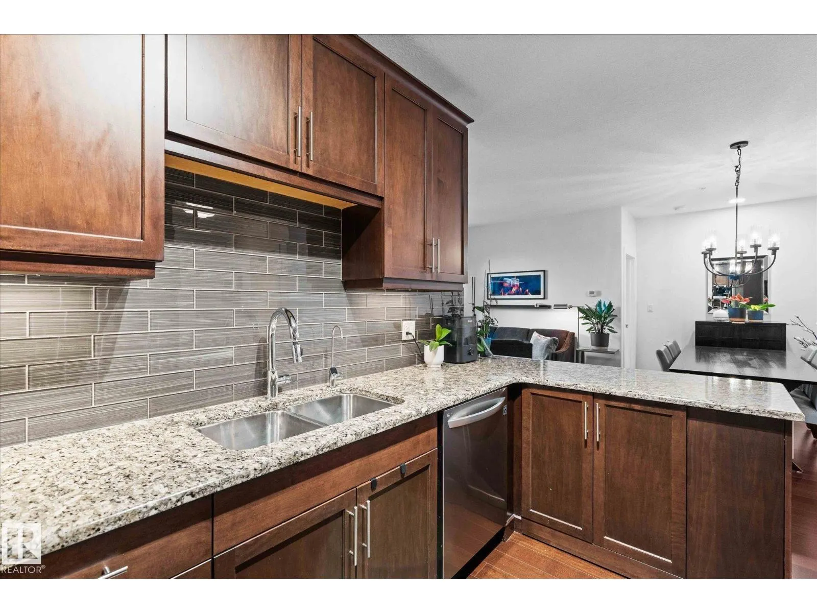 #352 6079 MAYNARD WY NW