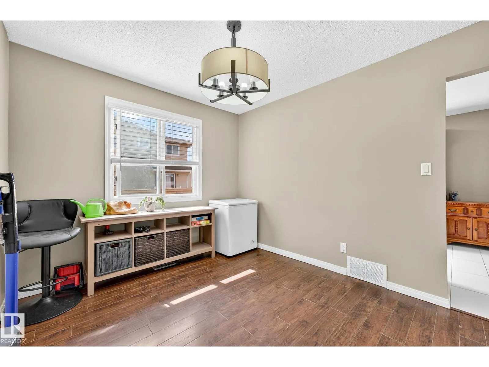 11005 162A AV NW