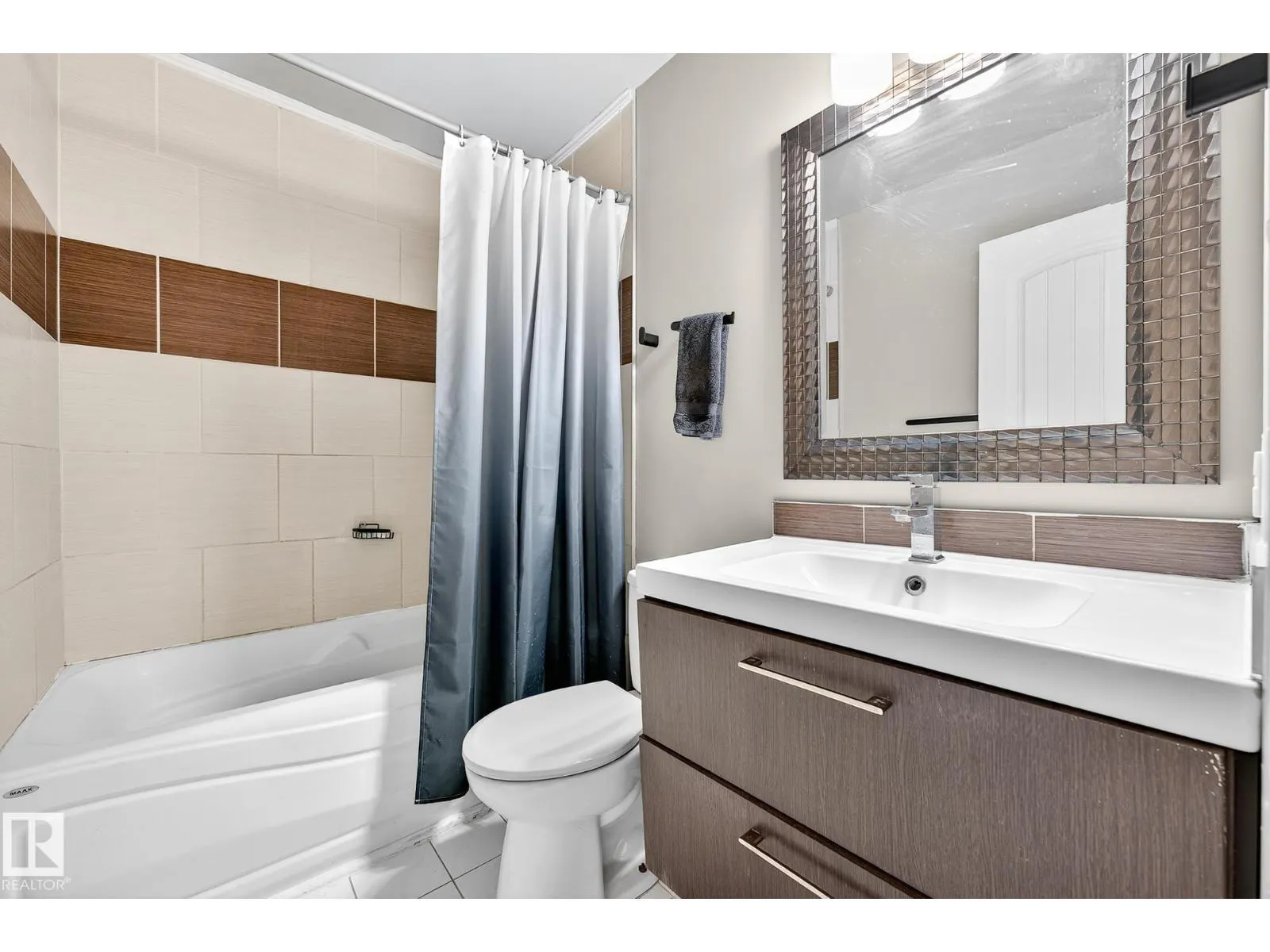 11005 162A AV NW