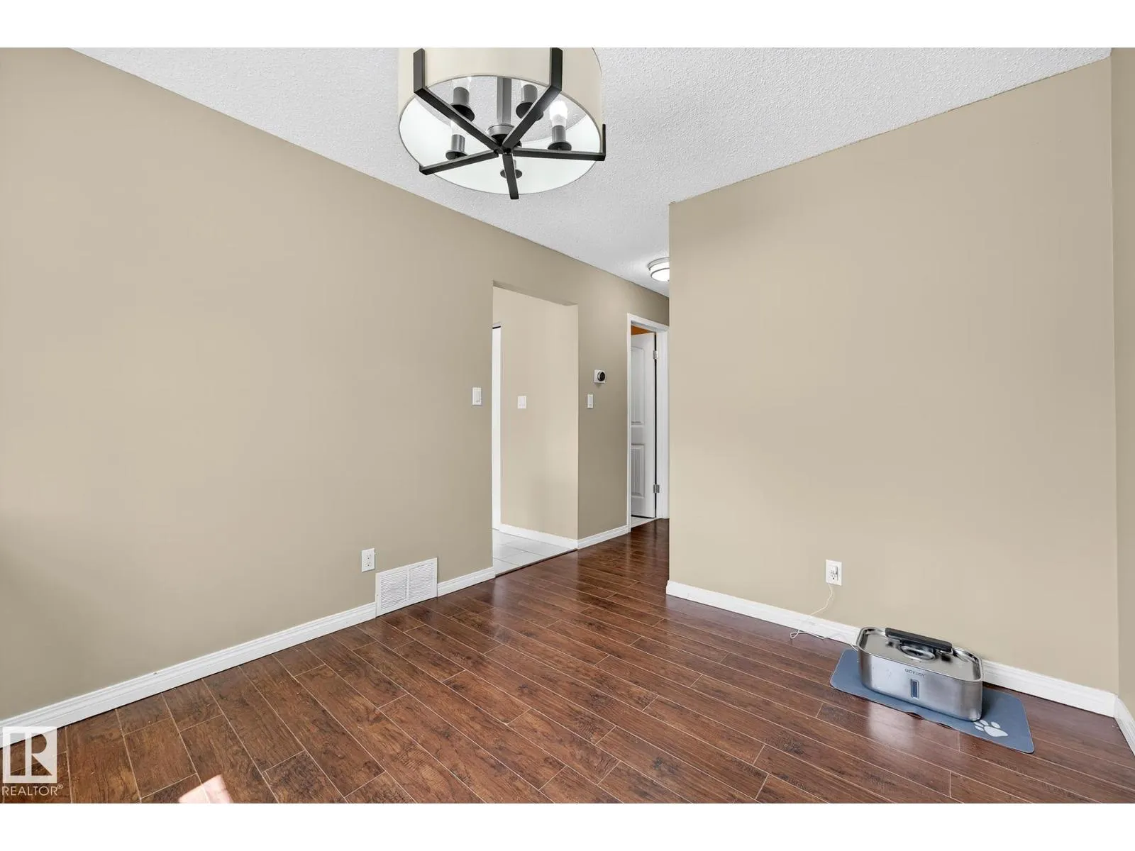 11005 162A AV NW