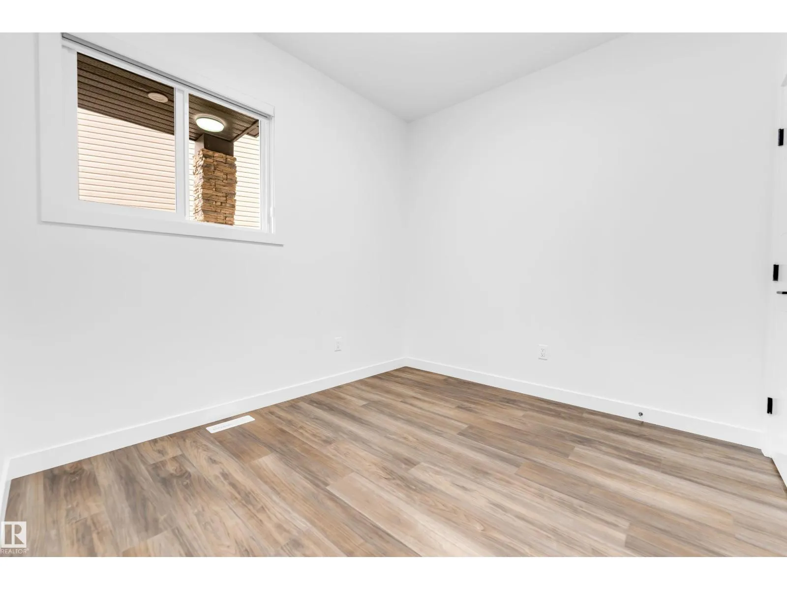 1336 11 AV NW