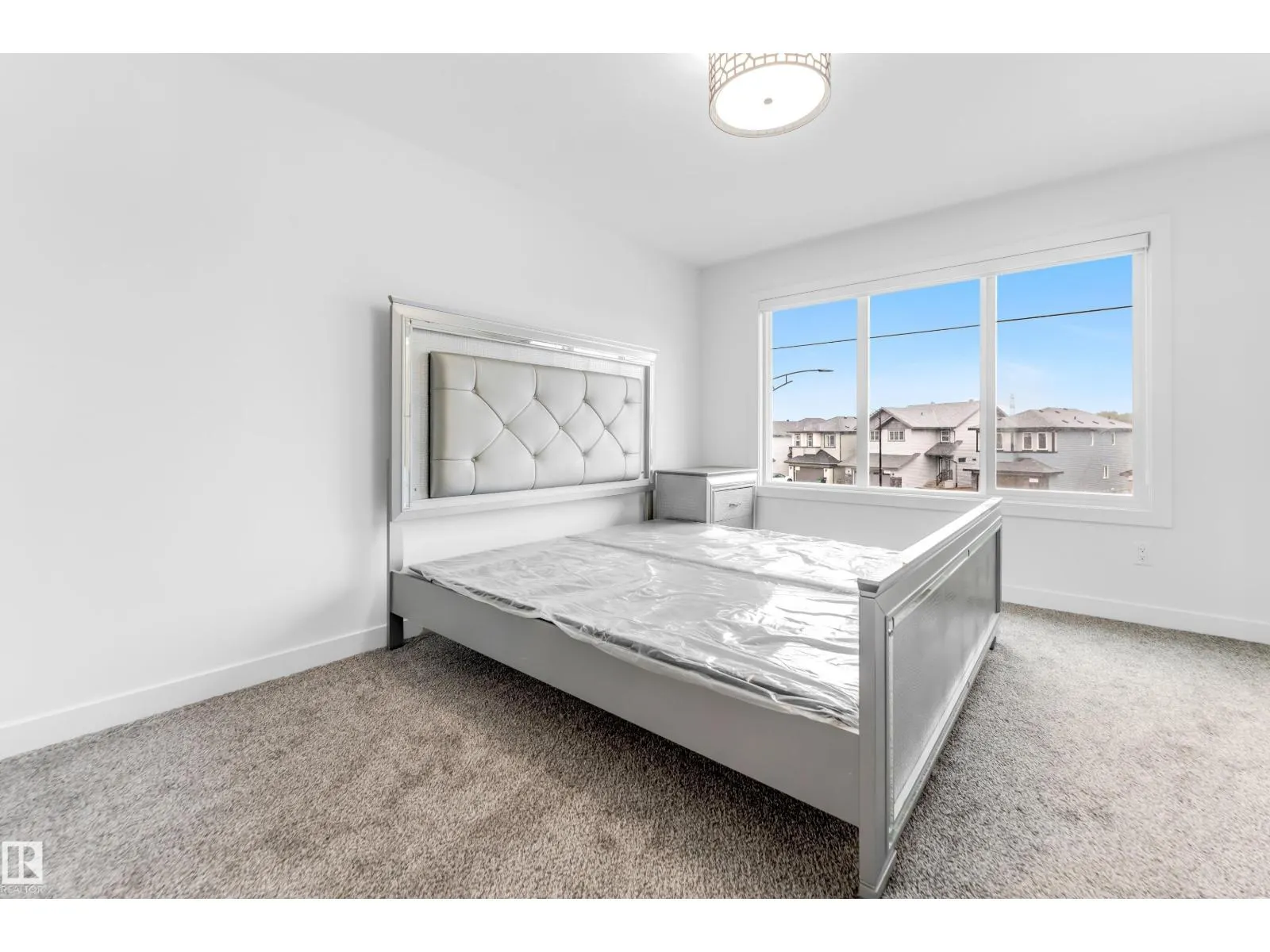 1336 11 AV NW
