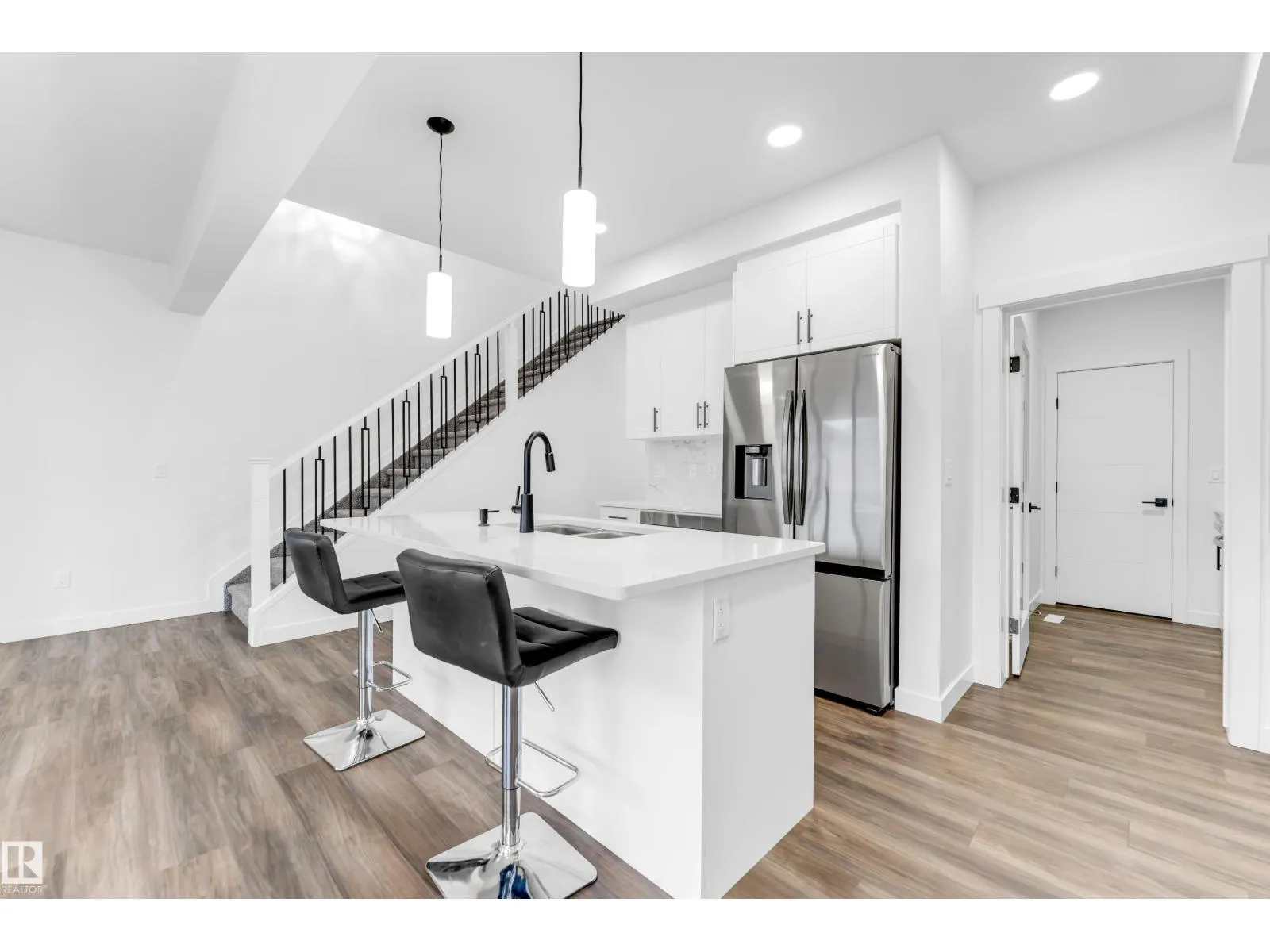 1336 11 AV NW