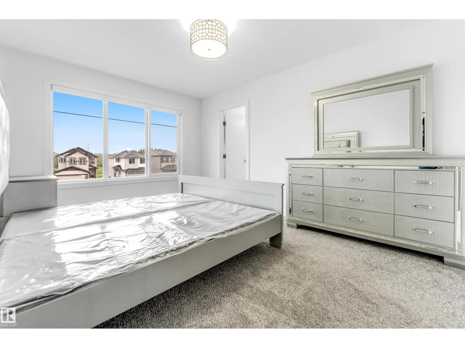 1336 11 AV NW