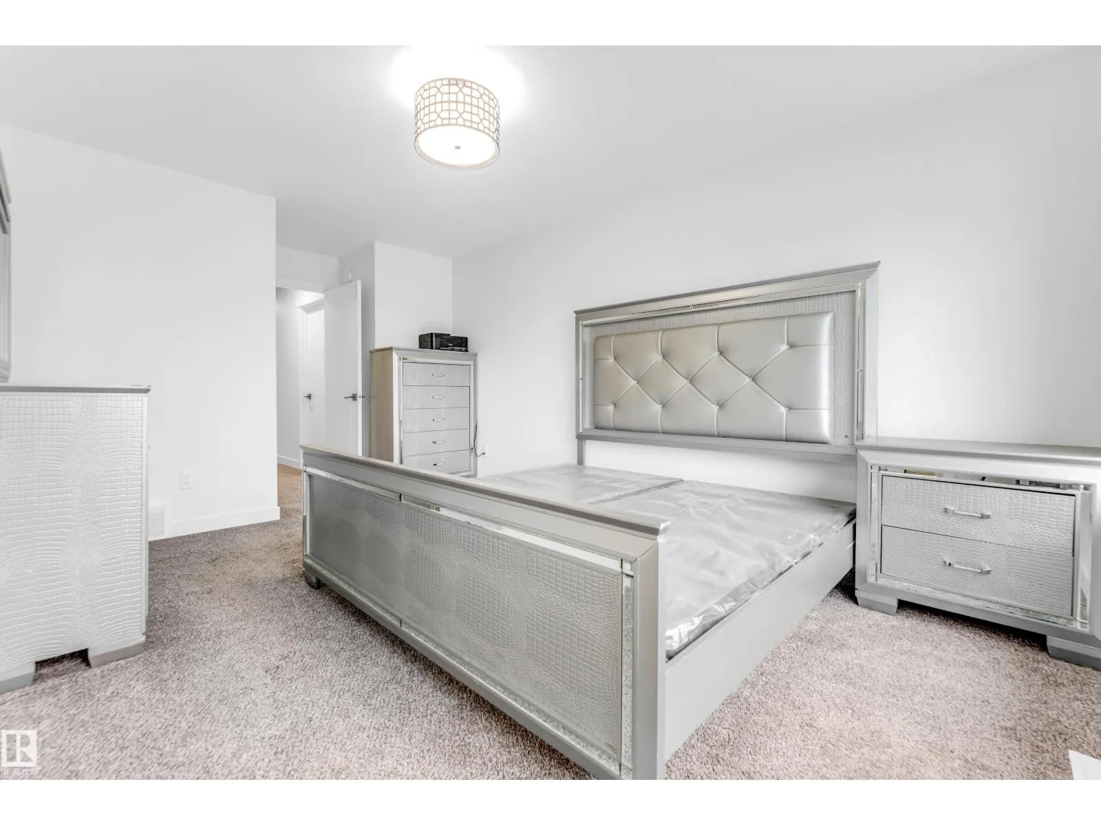 1336 11 AV NW