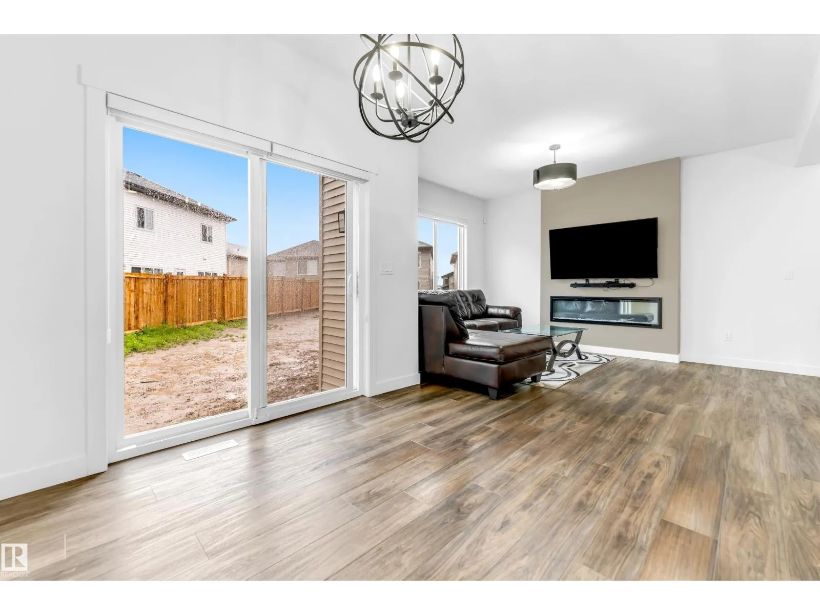 1336 11 AV NW