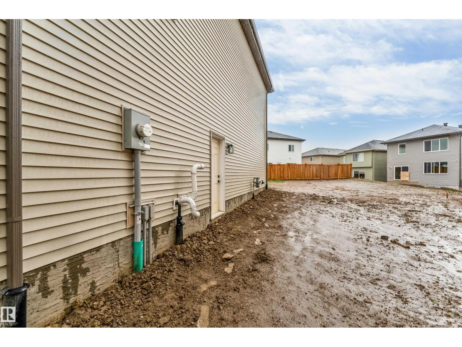1336 11 AV NW