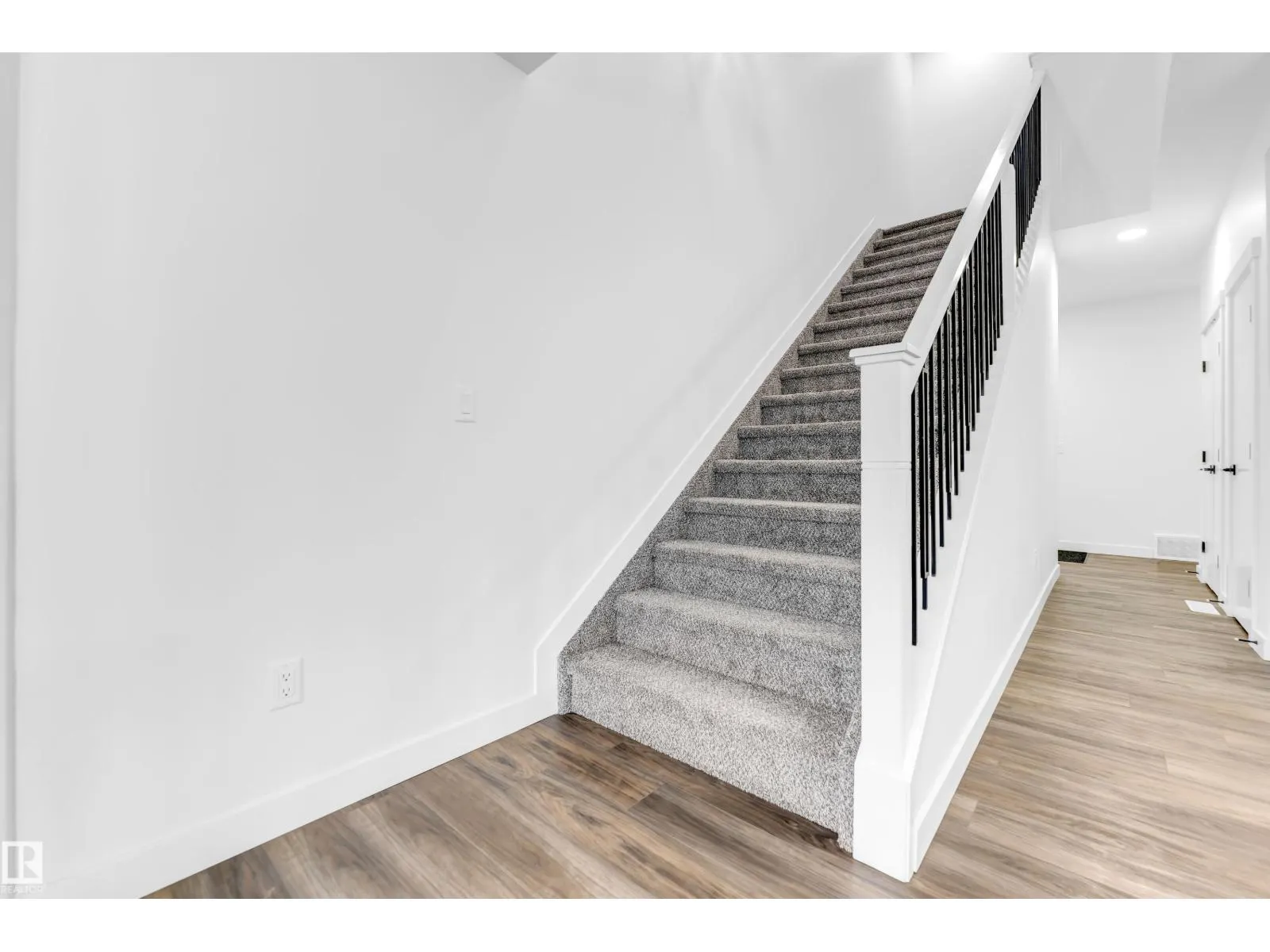 1336 11 AV NW