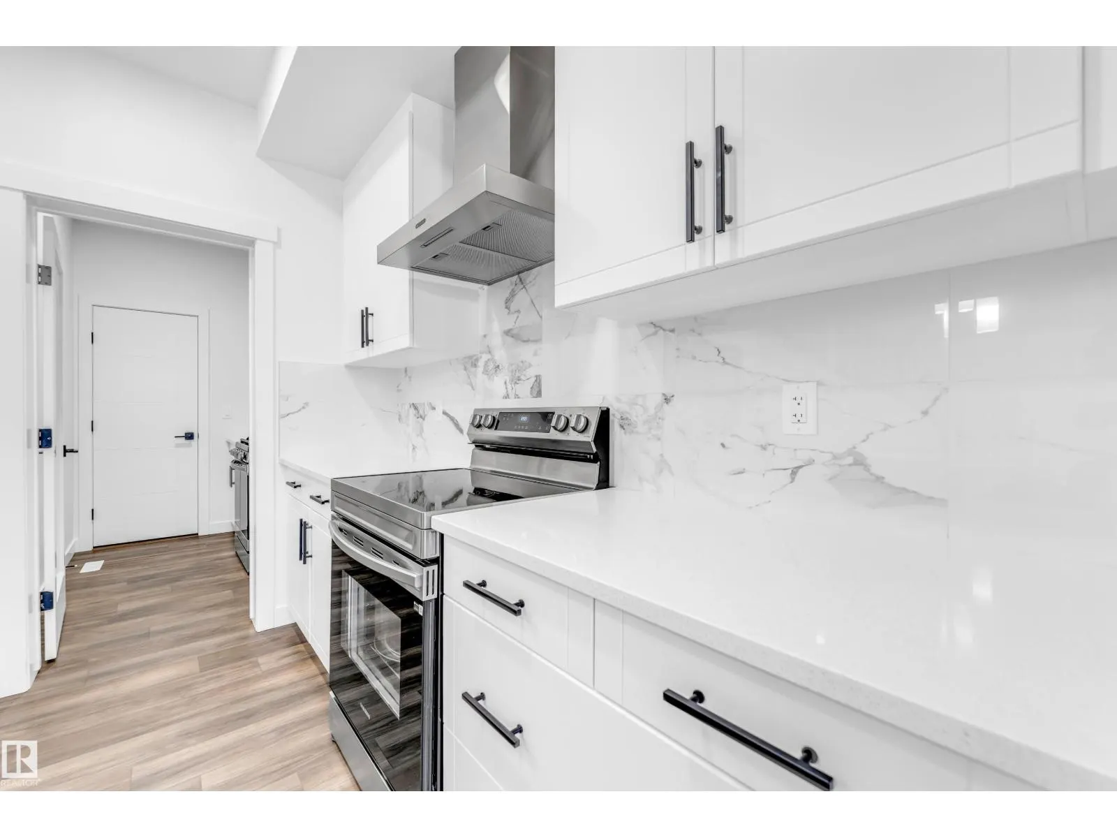1336 11 AV NW