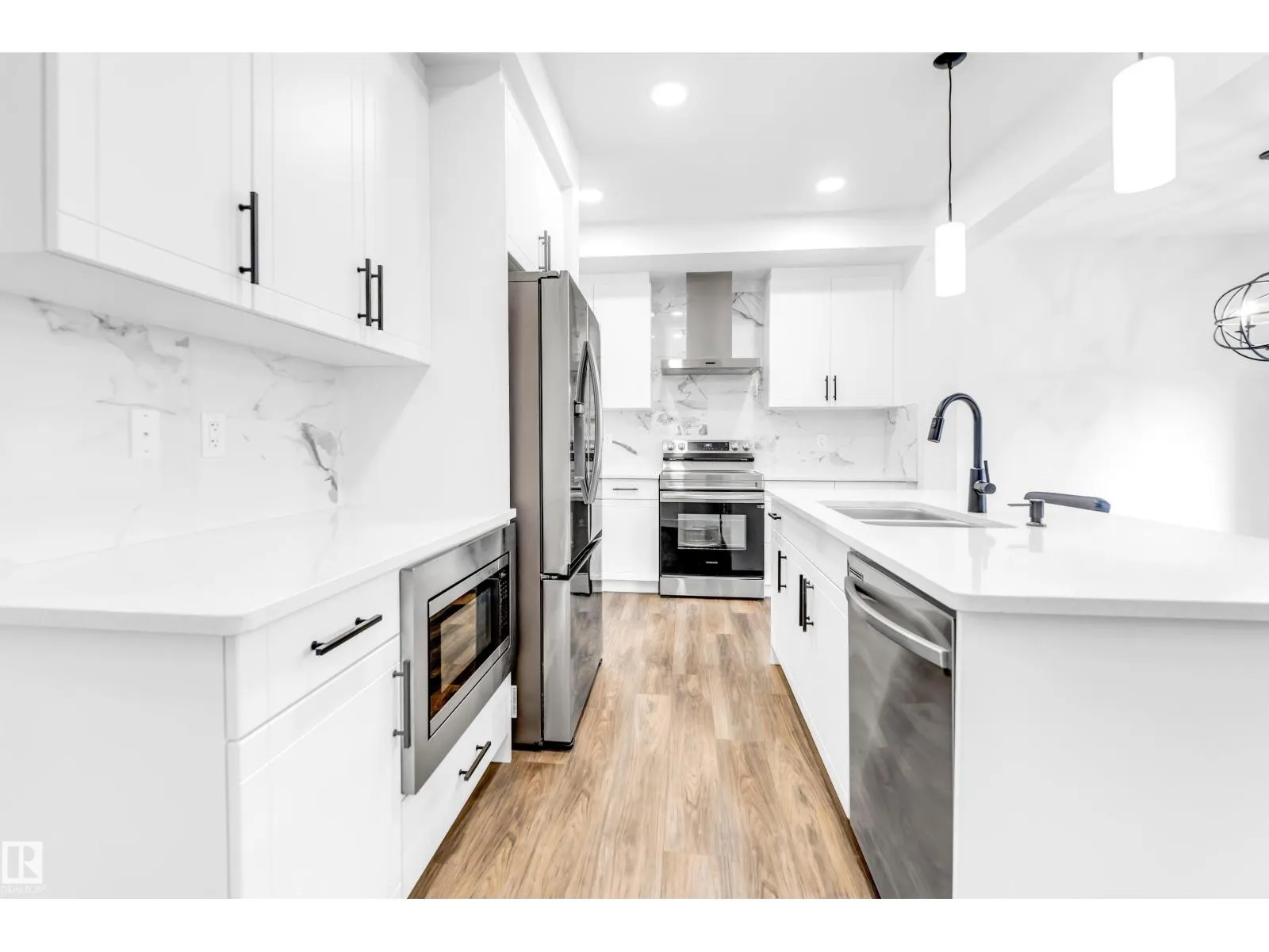 1336 11 AV NW