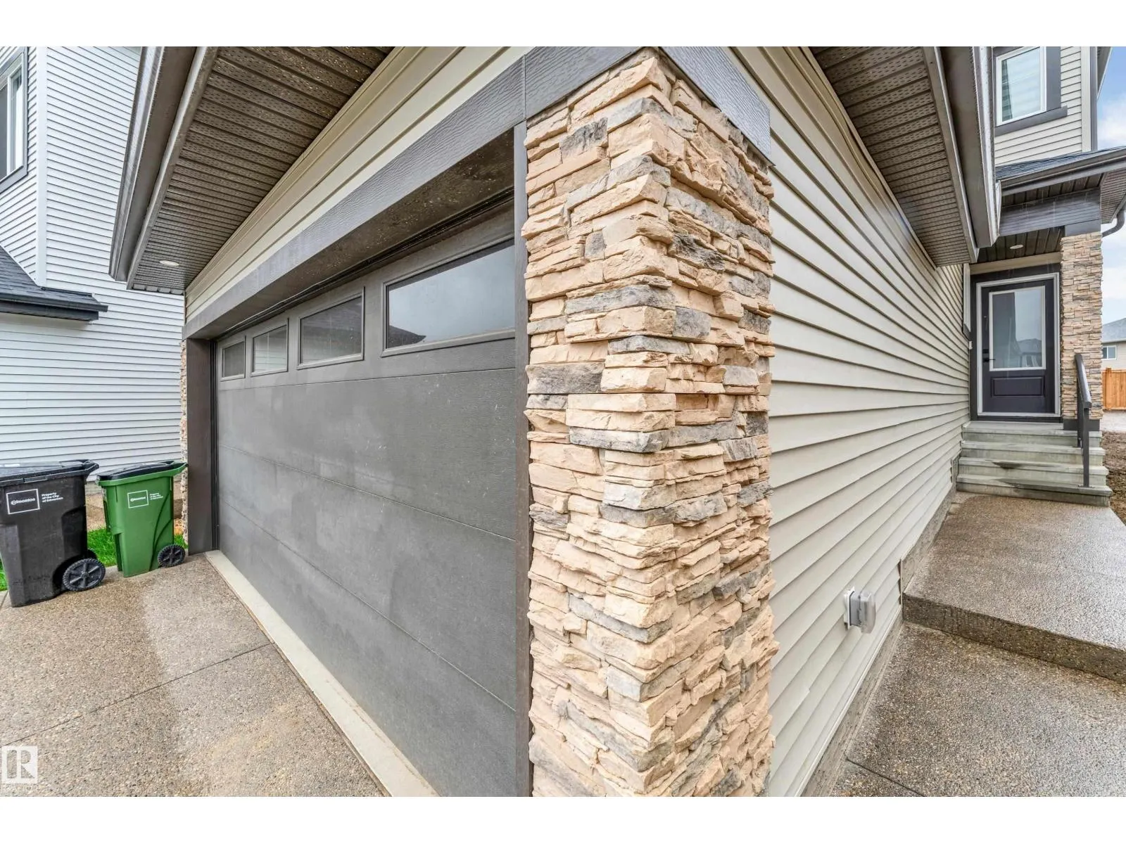 1336 11 AV NW