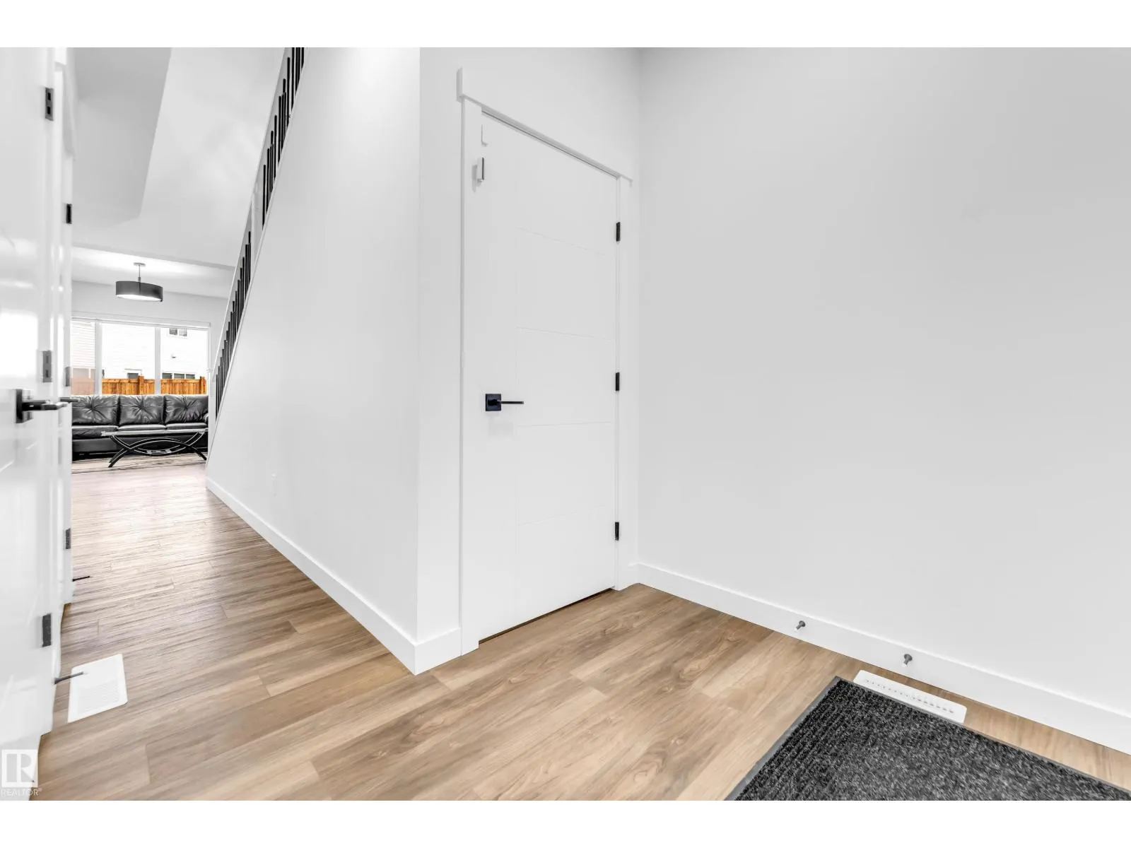1336 11 AV NW