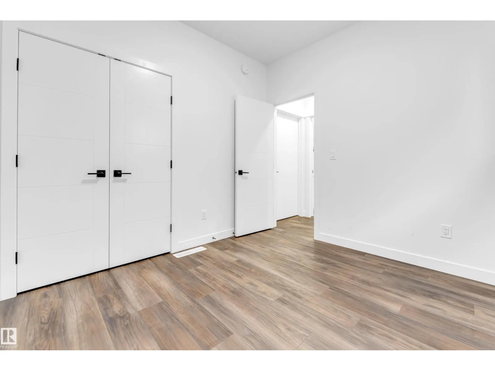 1336 11 AV NW