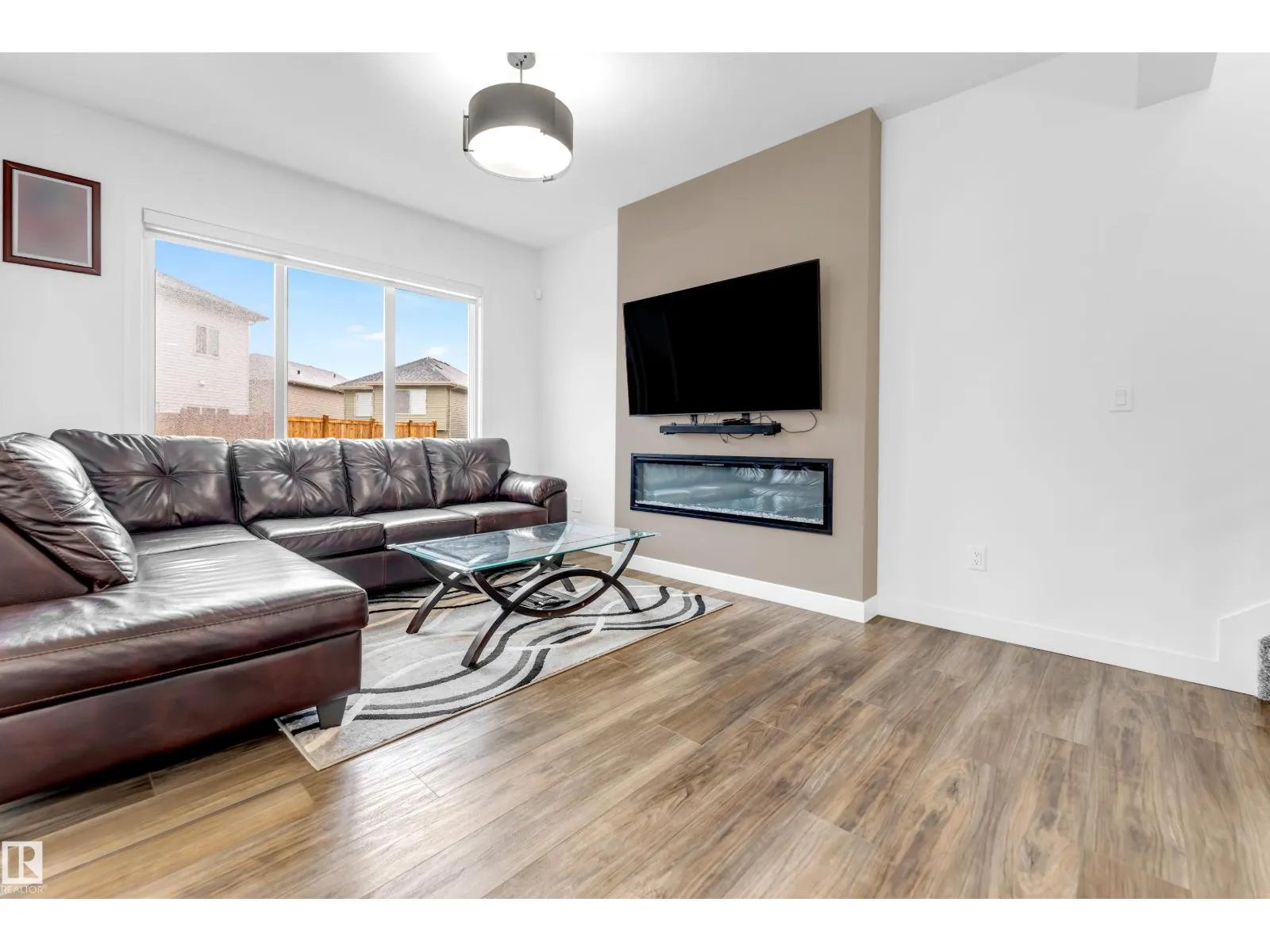 1336 11 AV NW
