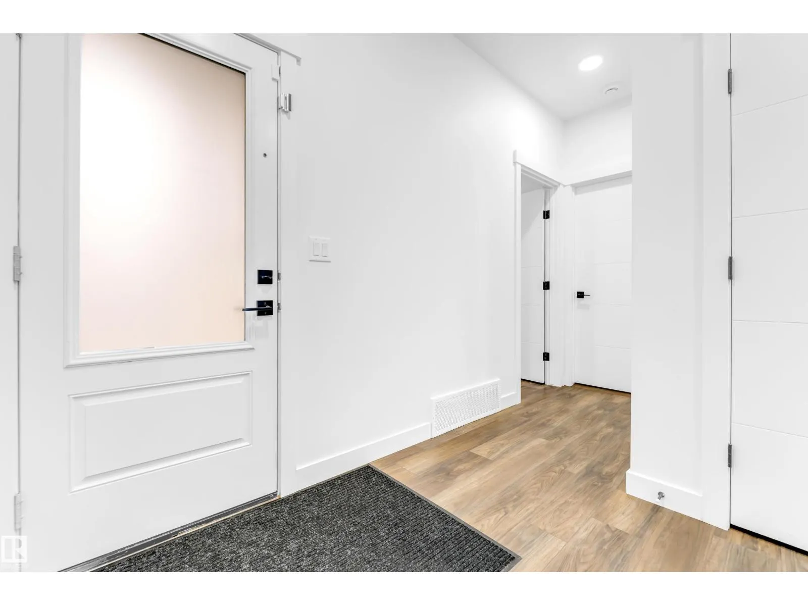 1336 11 AV NW