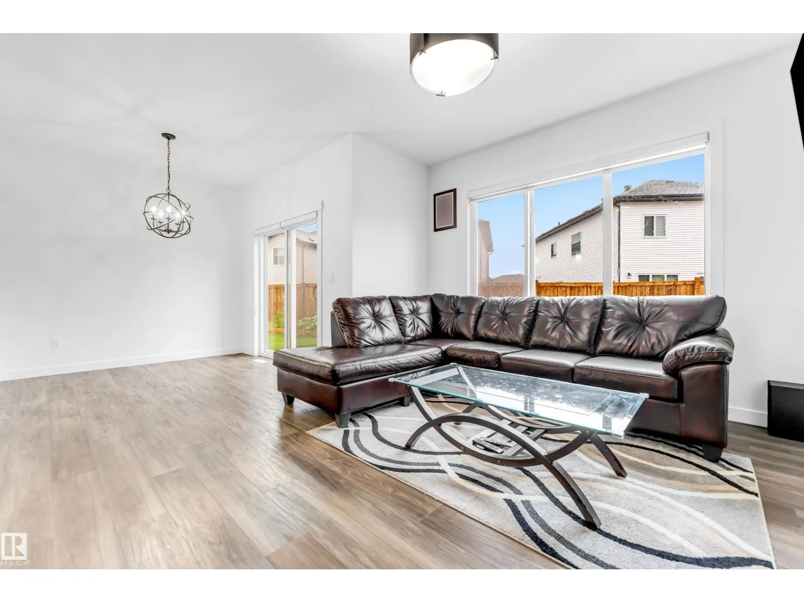 1336 11 AV NW