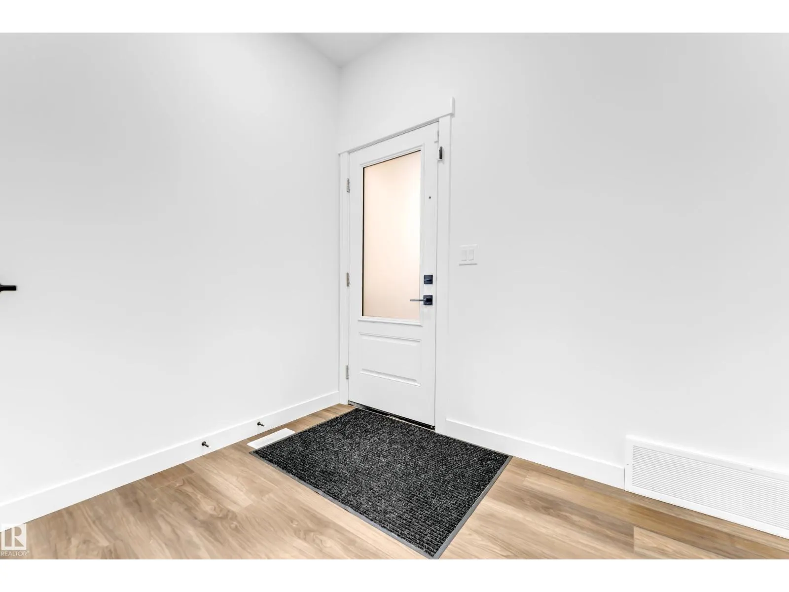 1336 11 AV NW