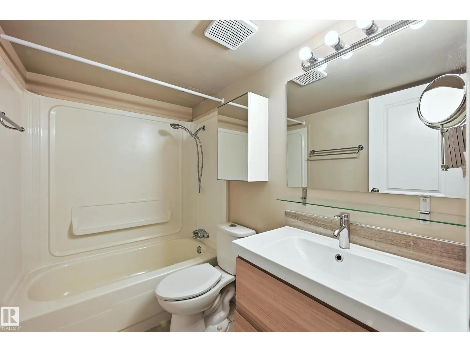 #404 11007 83 AV NW