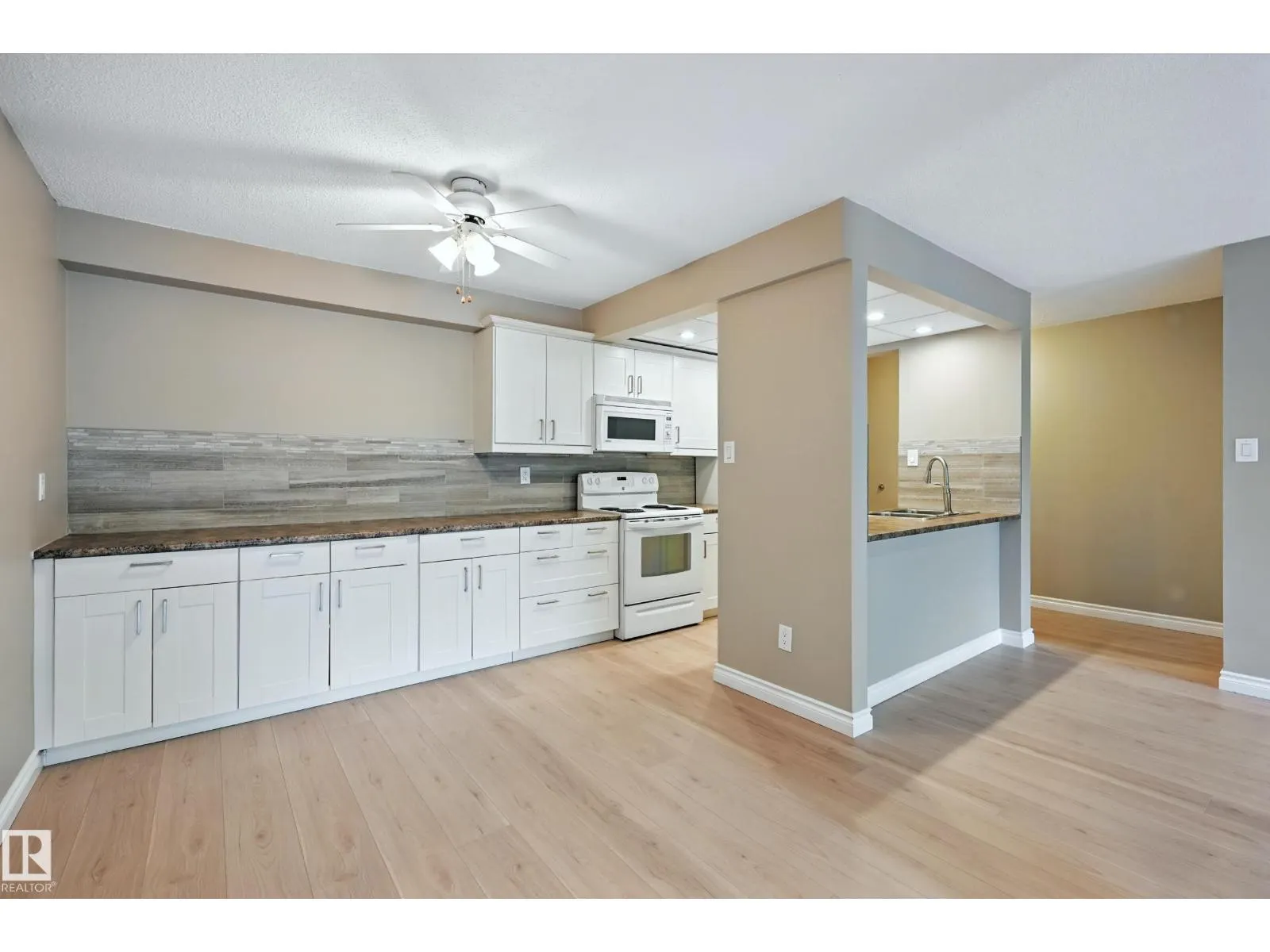 #404 11007 83 AV NW