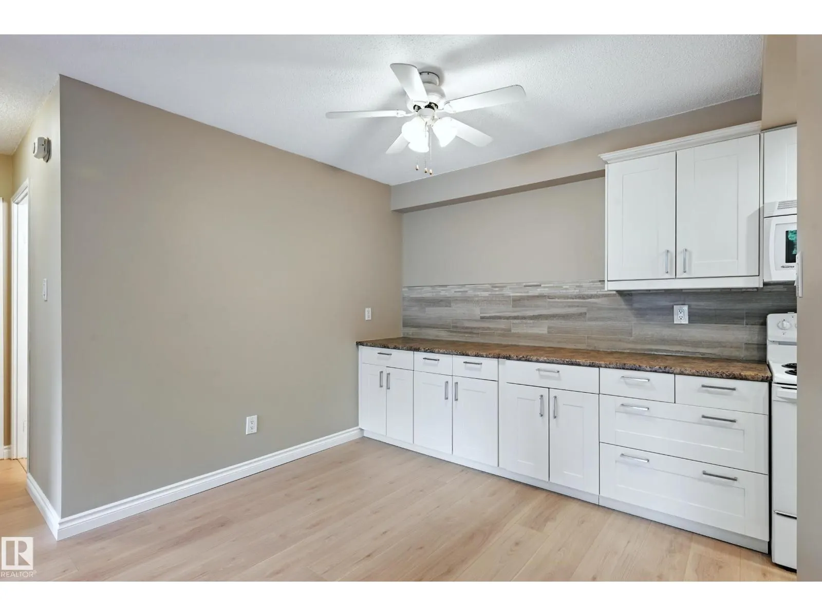 #404 11007 83 AV NW