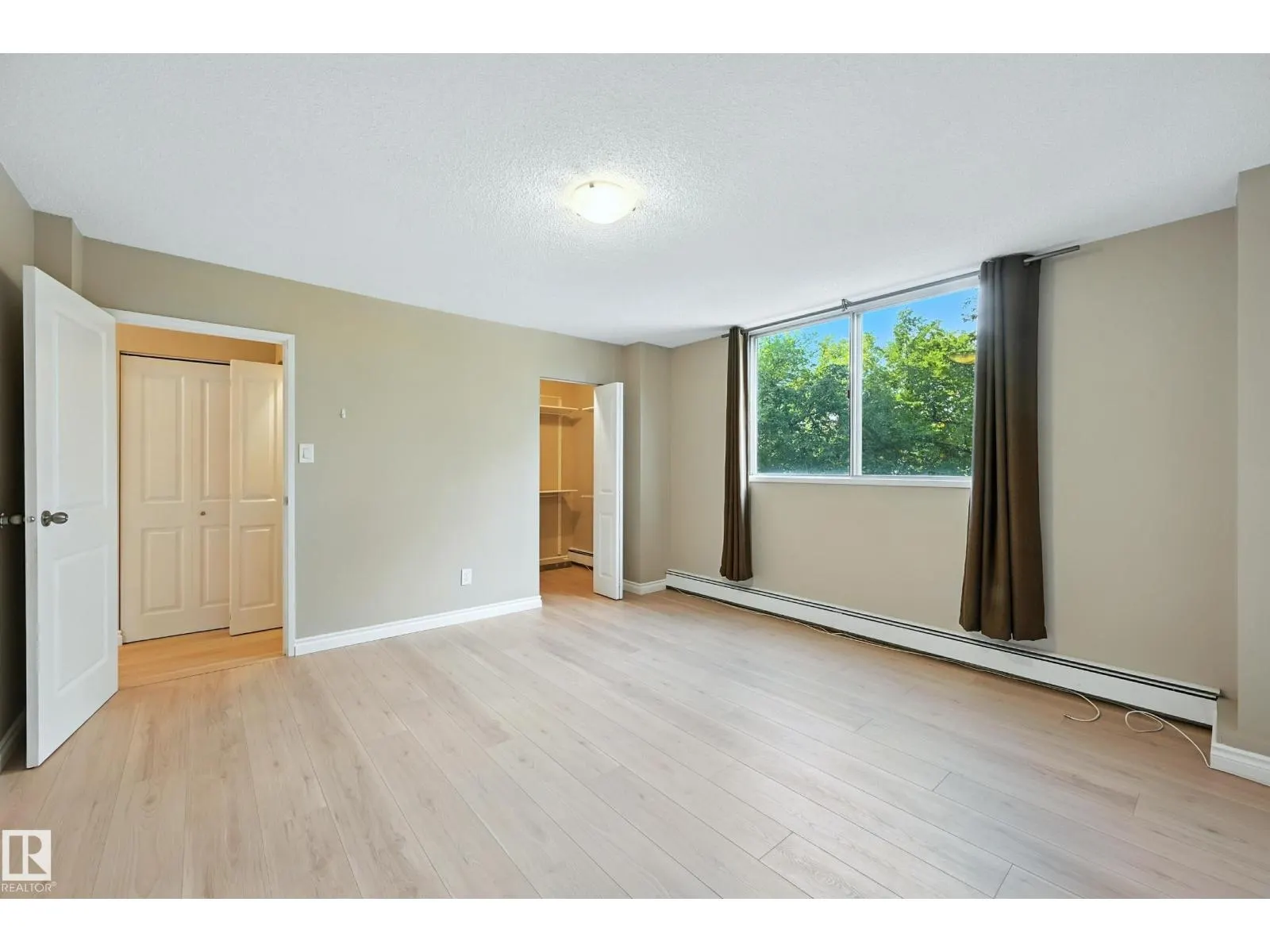 #404 11007 83 AV NW