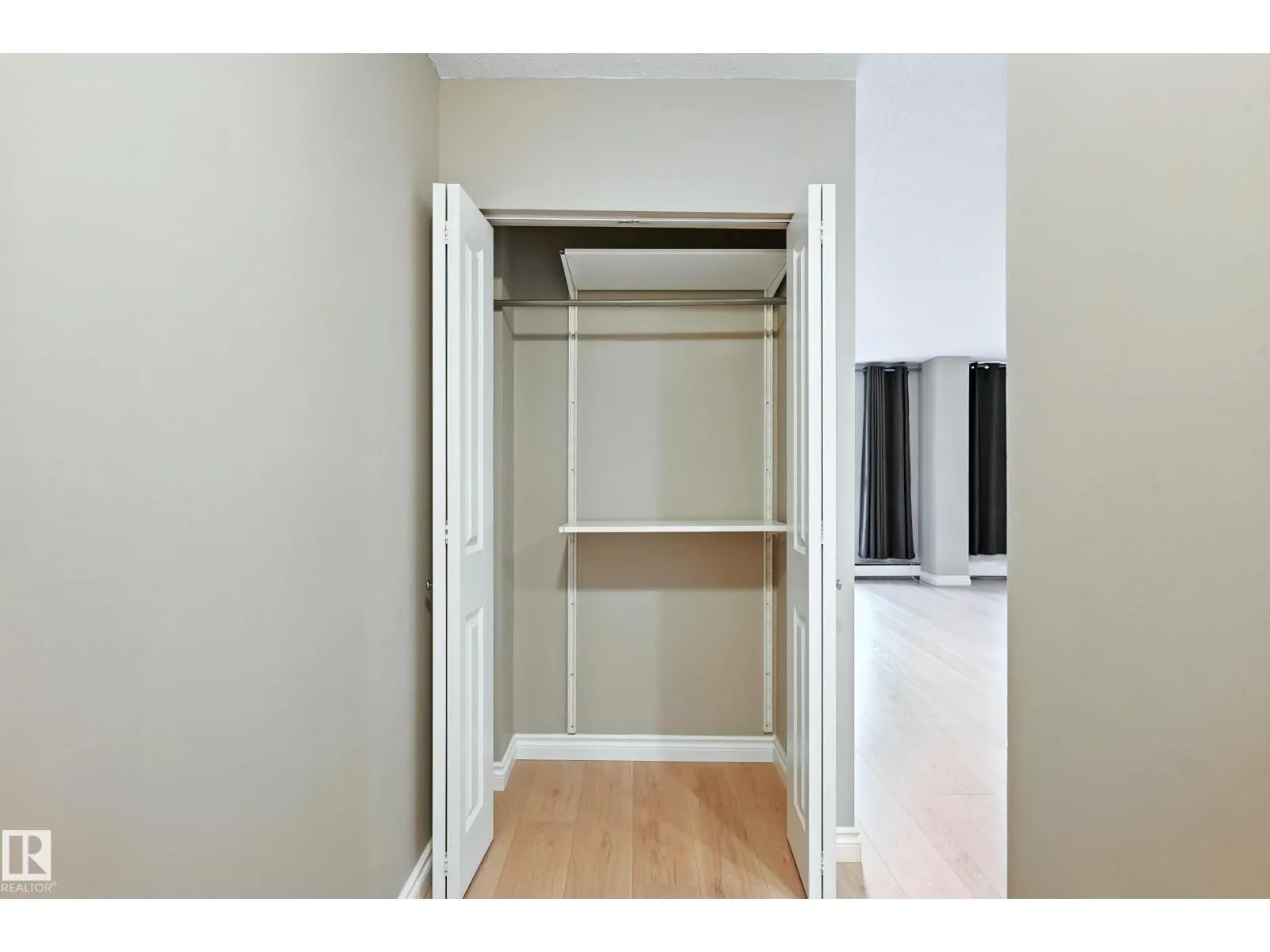 #404 11007 83 AV NW