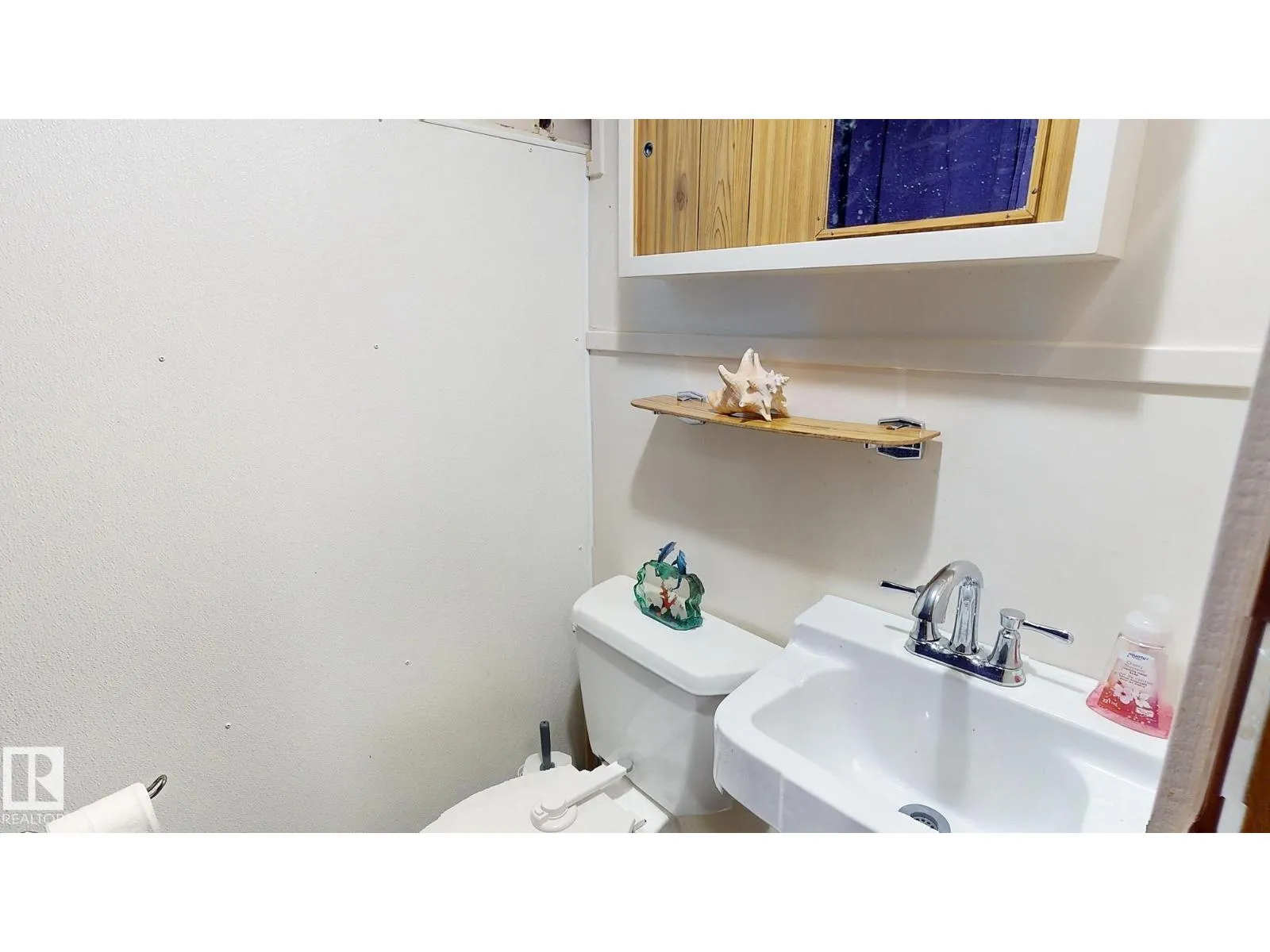 7611 112S AV NW