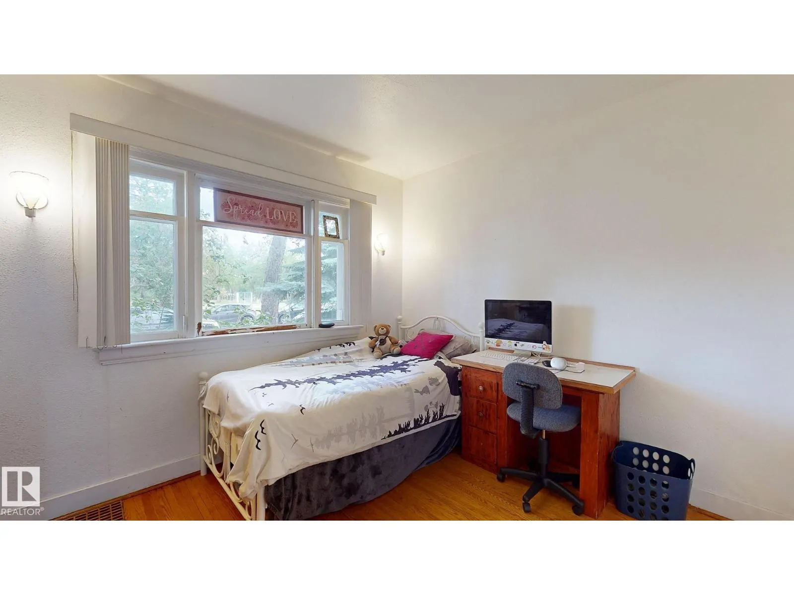 7611 112S AV NW