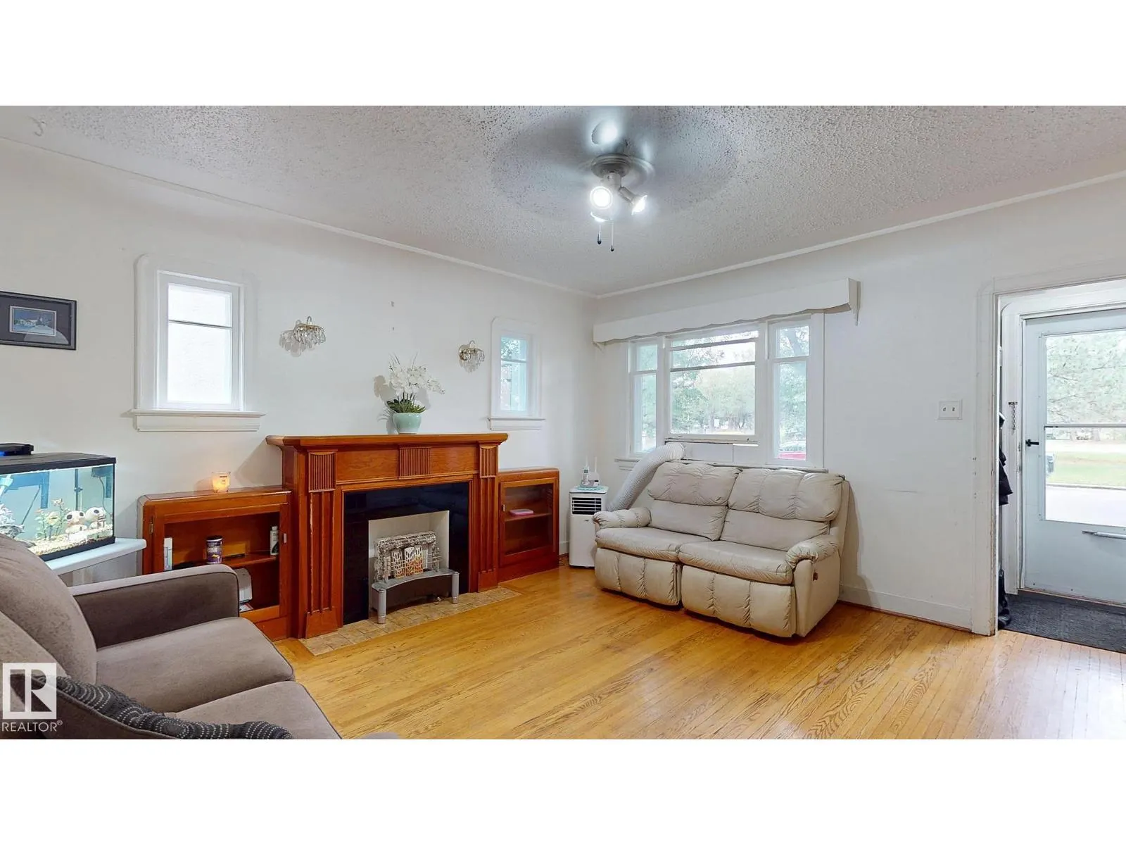 7611 112S AV NW