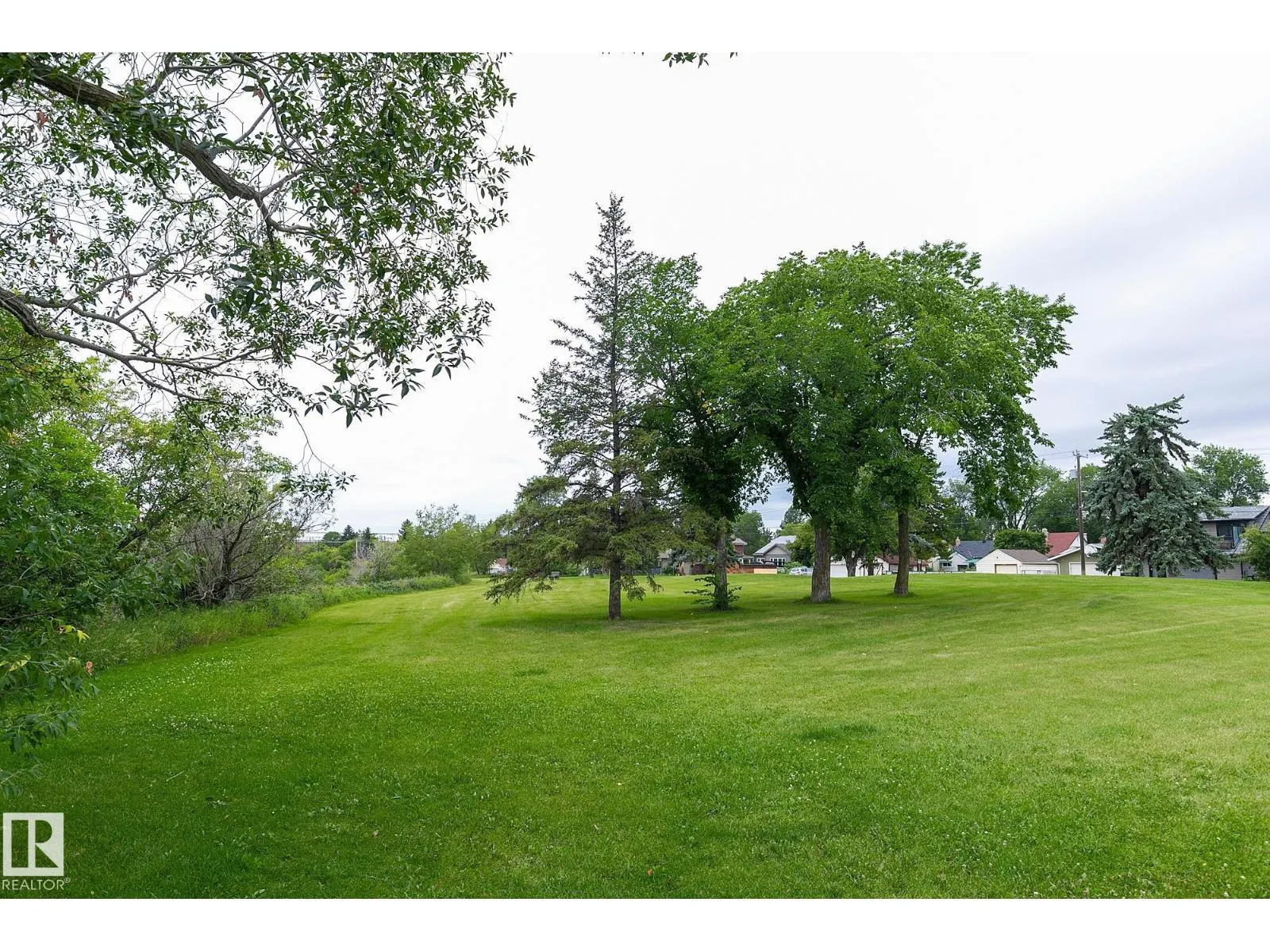7611 112S AV NW