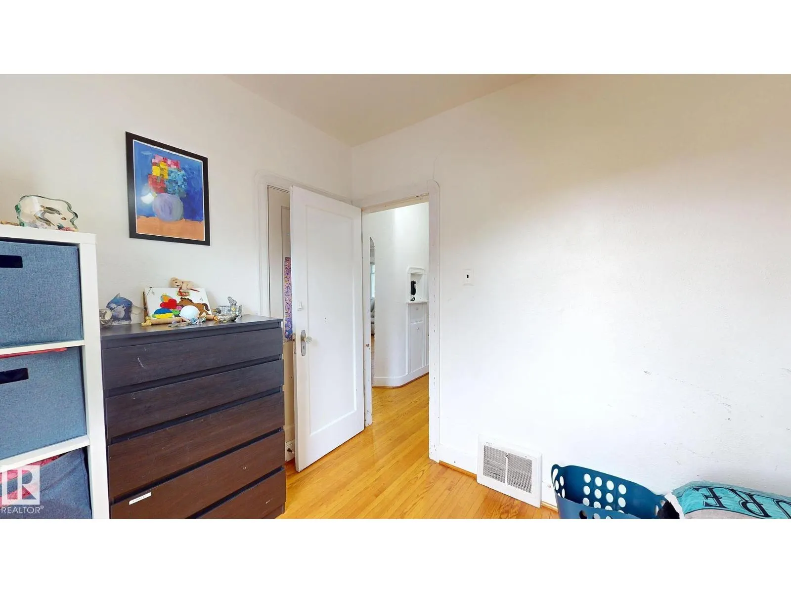 7611 112S AV NW