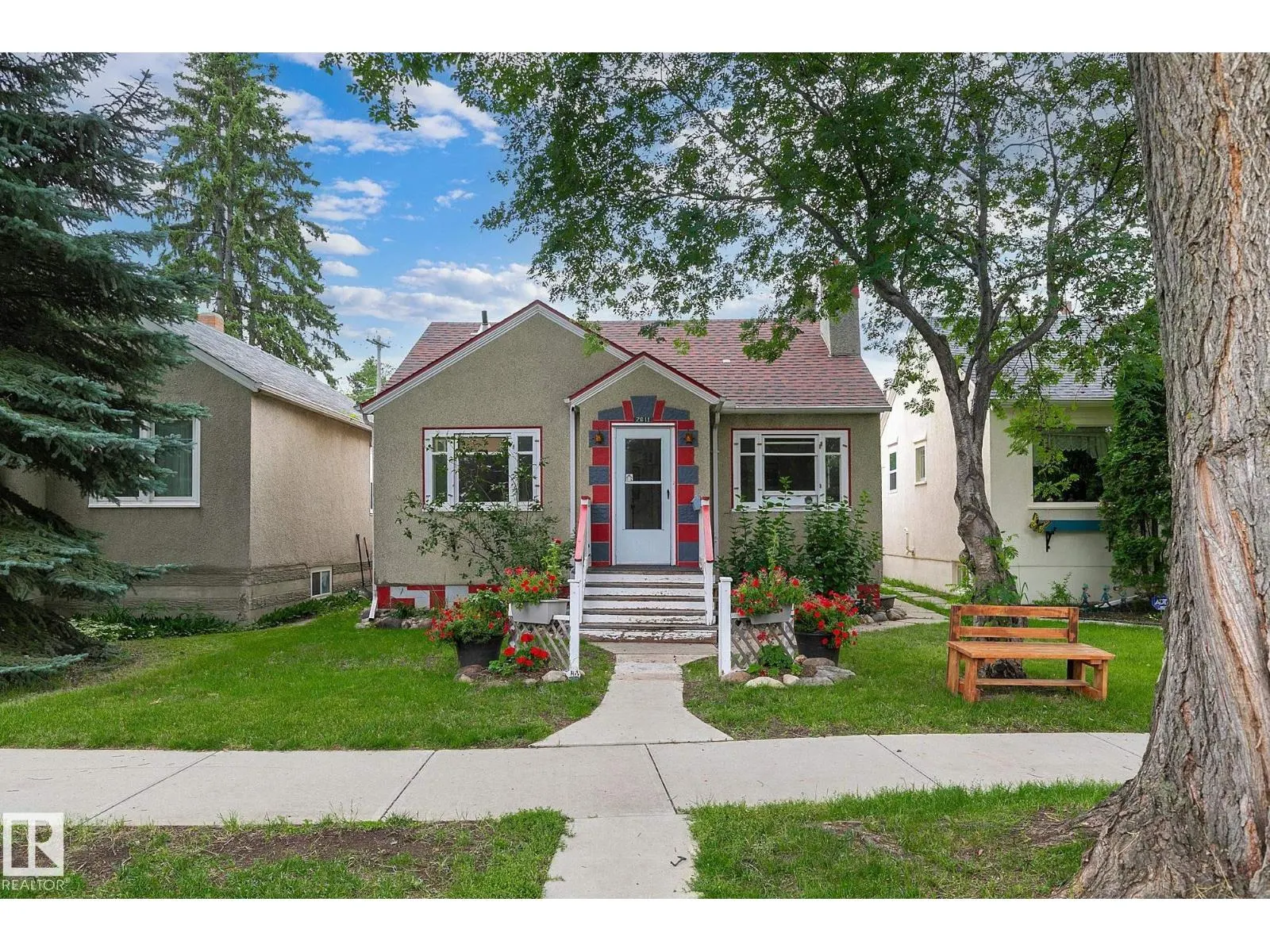 7611 112S AV NW