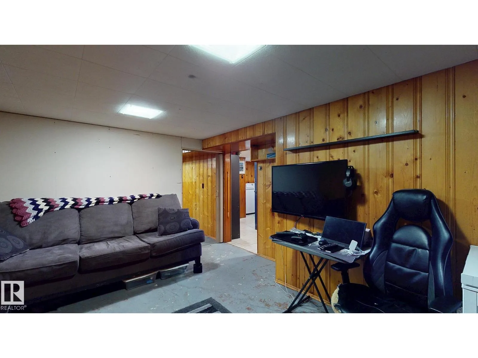 7611 112S AV NW