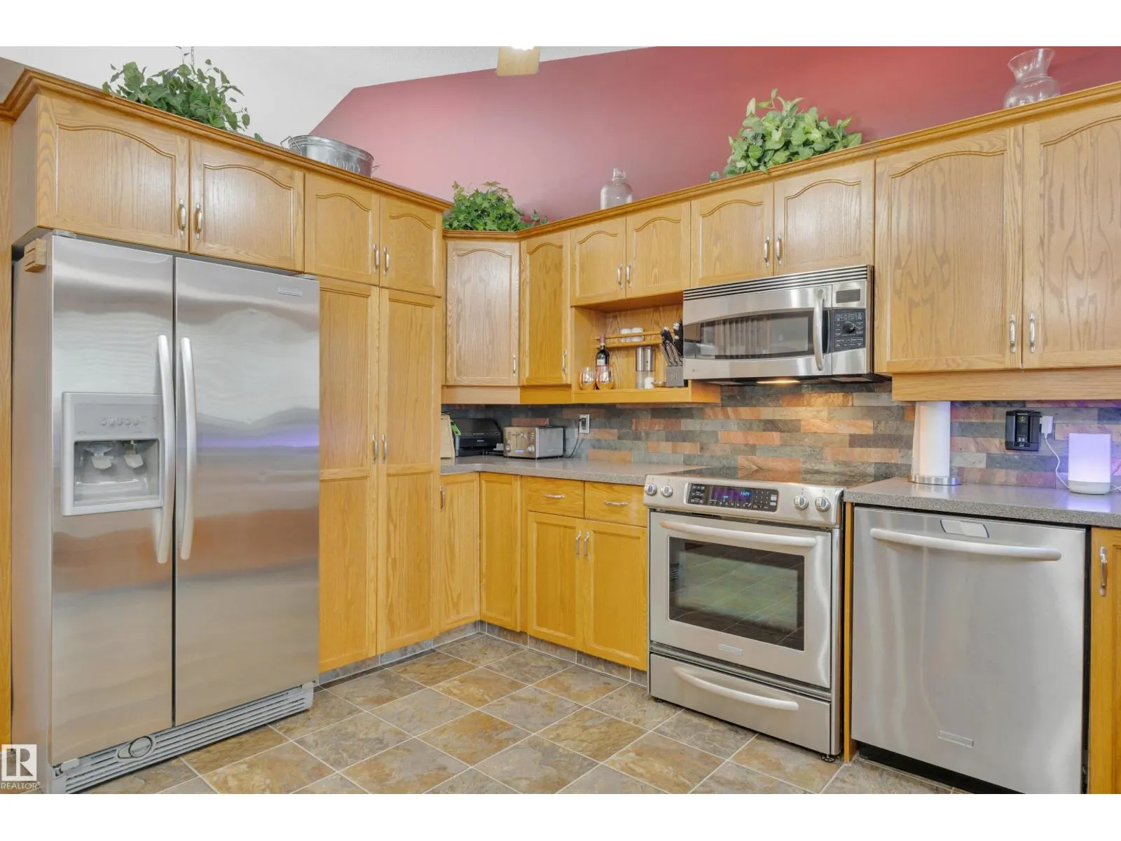 6415 159 AV NW