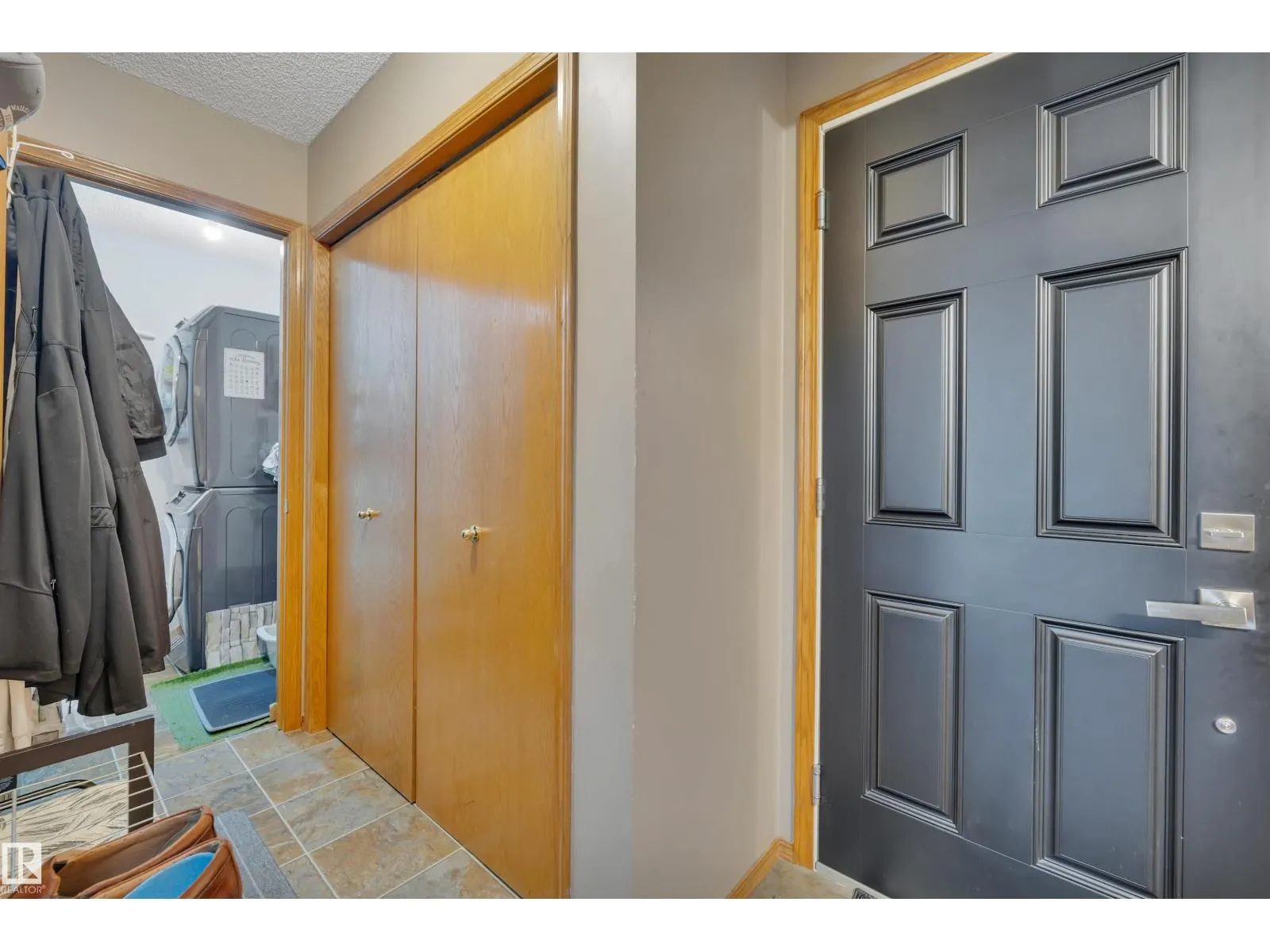 6415 159 AV NW