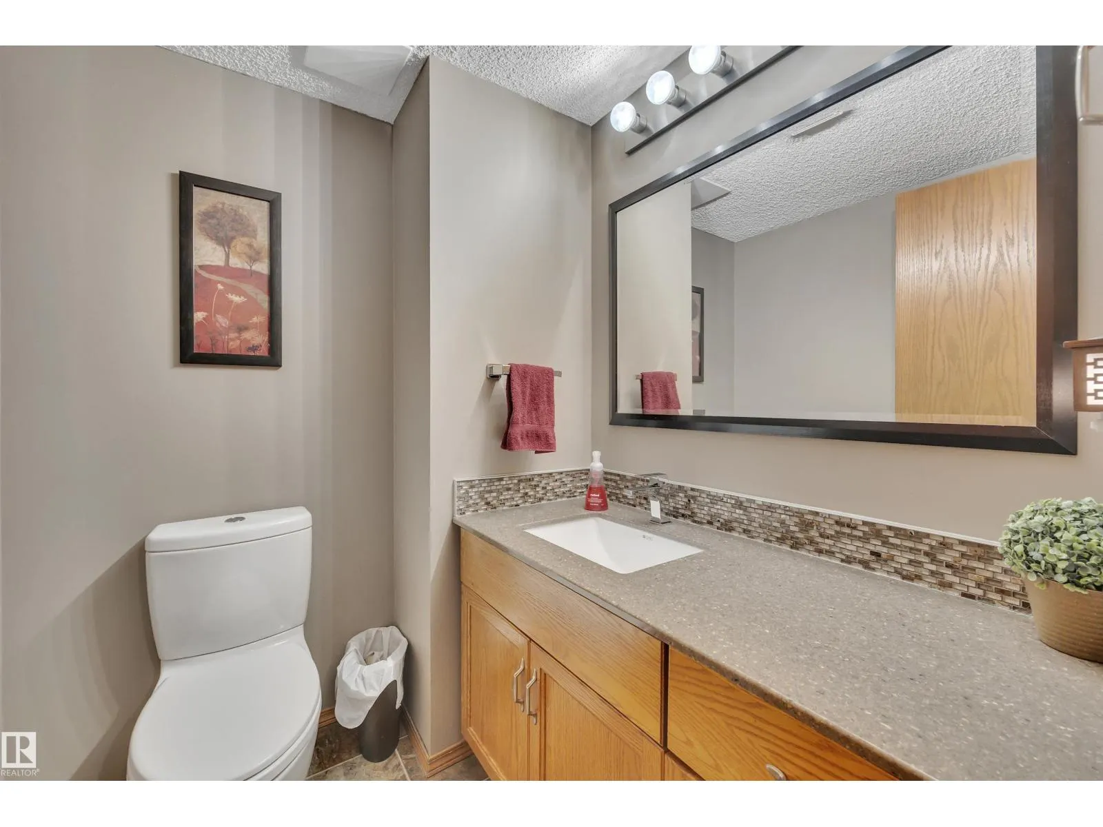 6415 159 AV NW