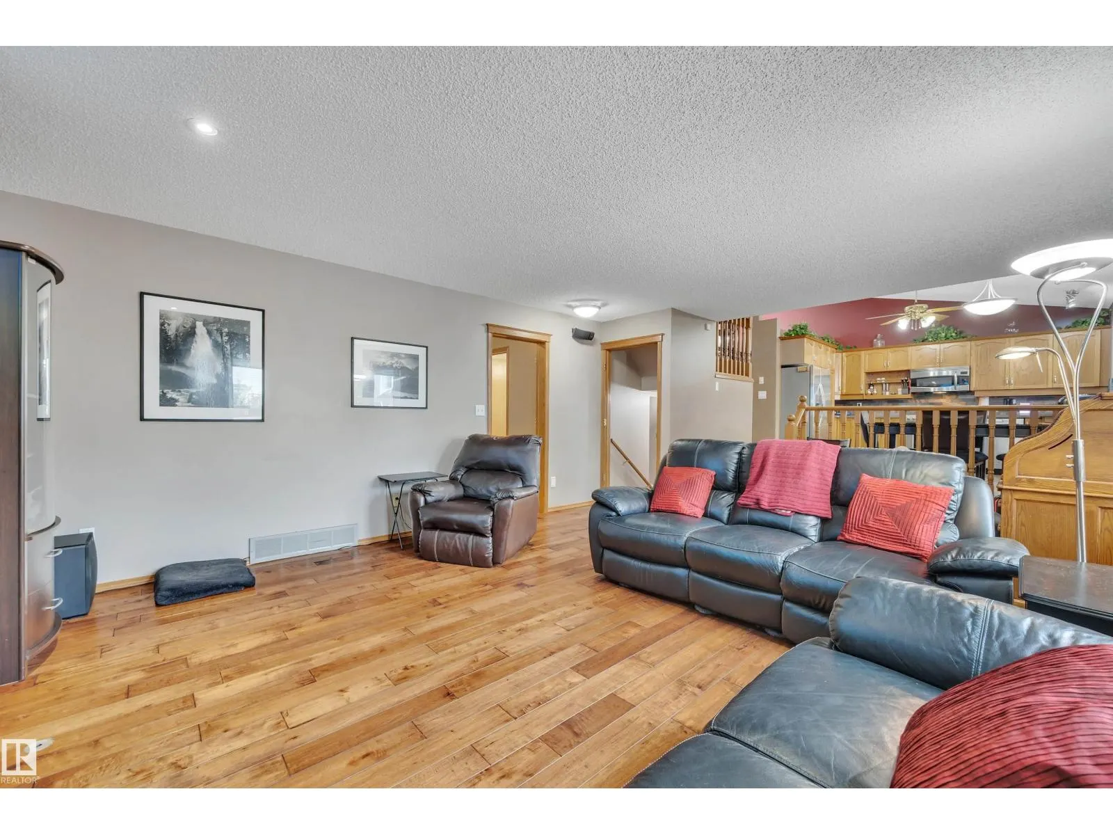6415 159 AV NW