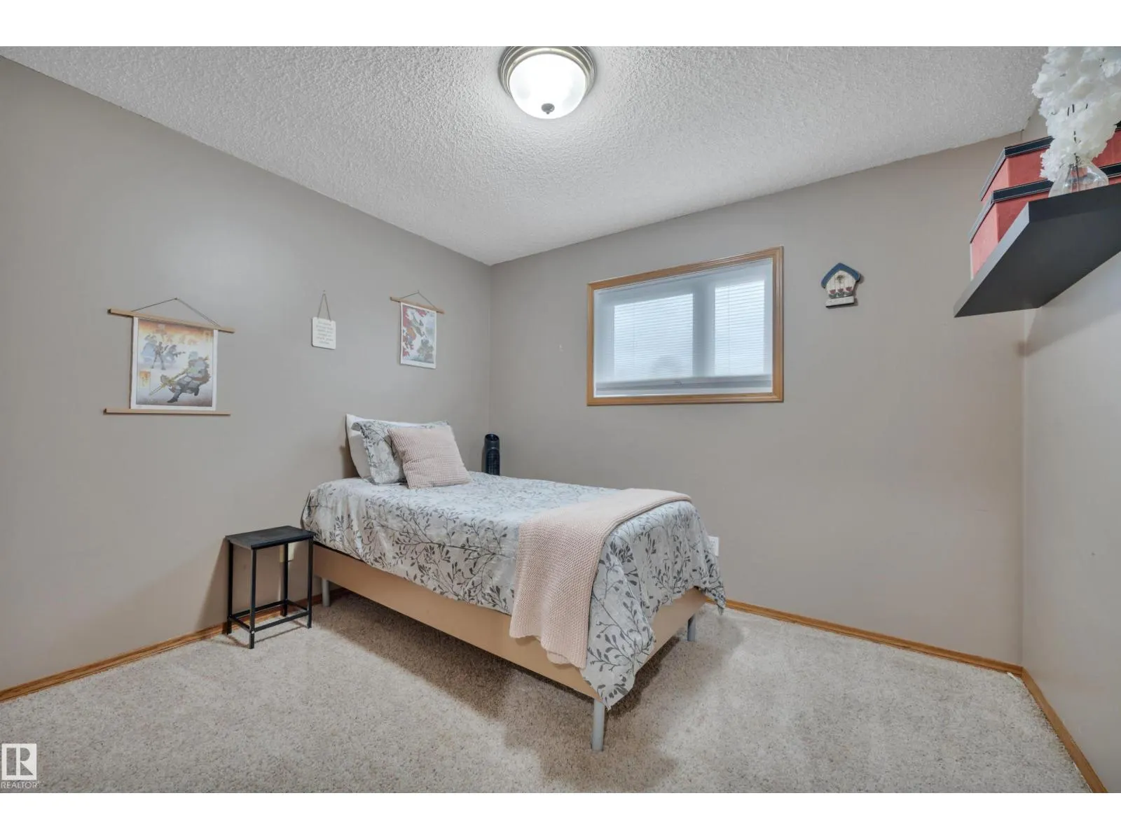 6415 159 AV NW