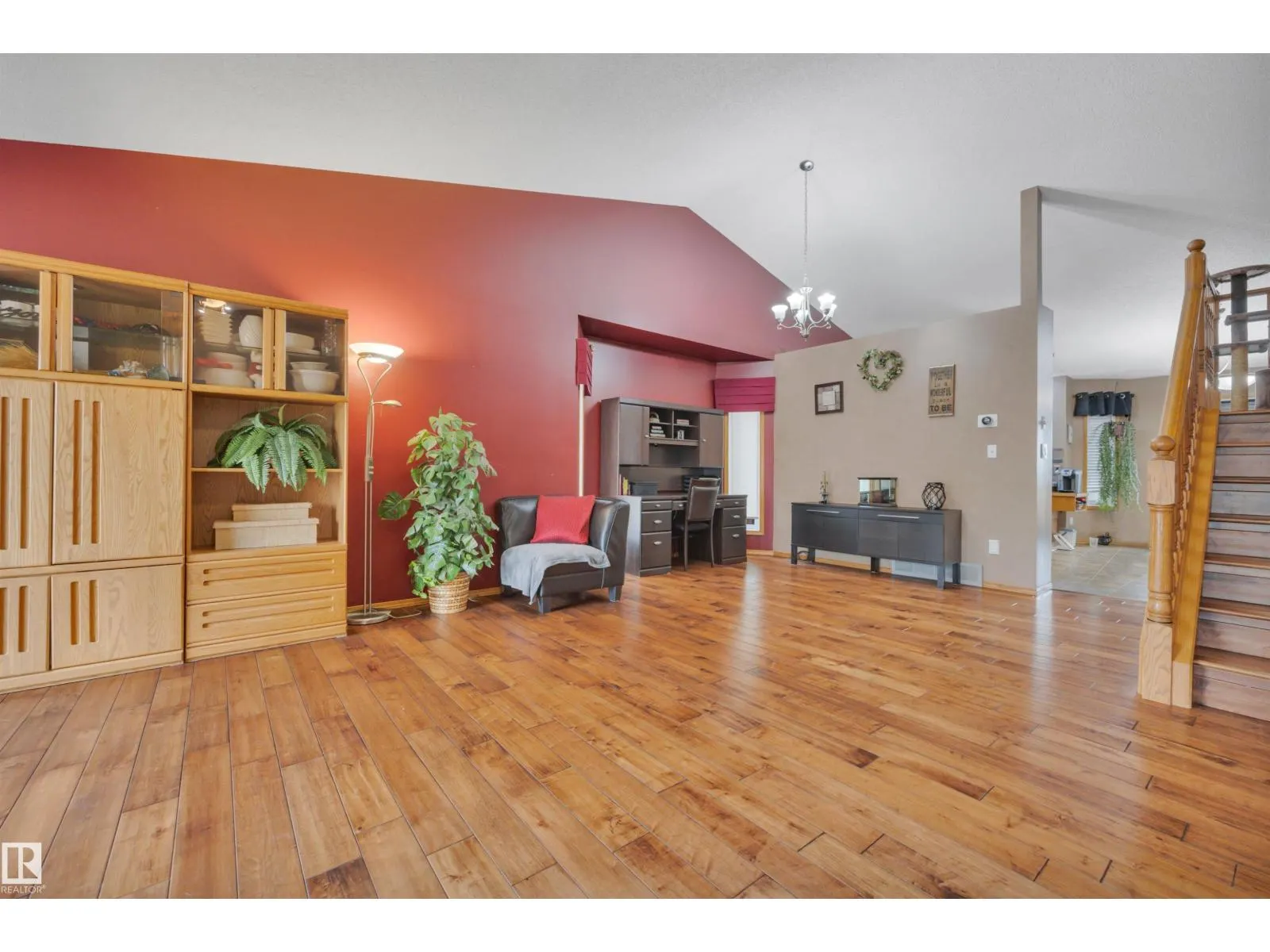 6415 159 AV NW