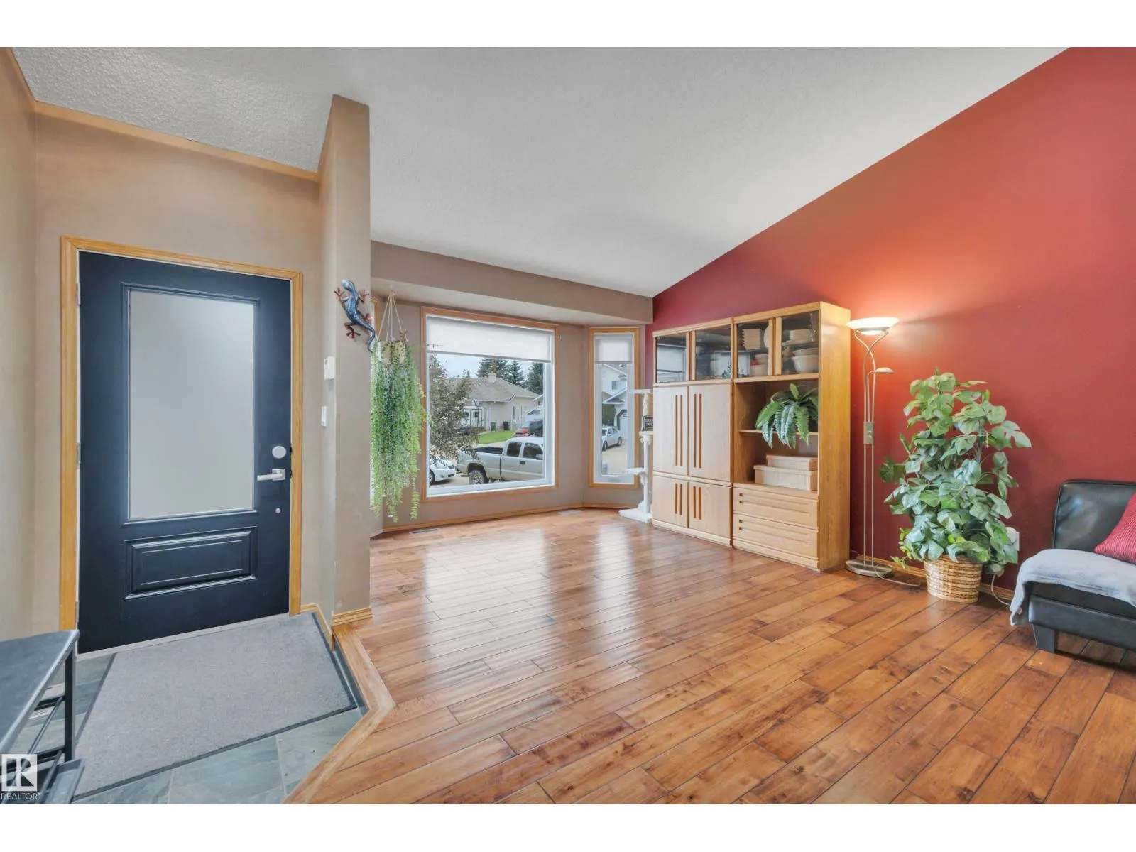 6415 159 AV NW