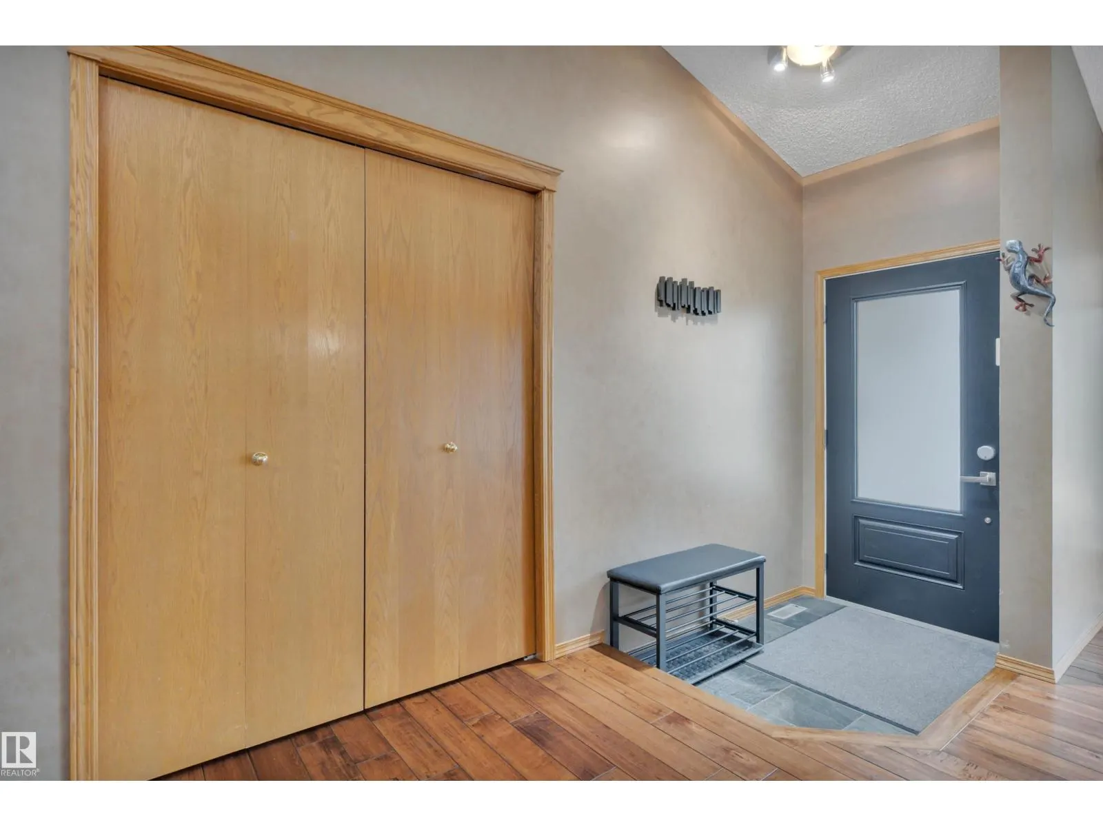 6415 159 AV NW