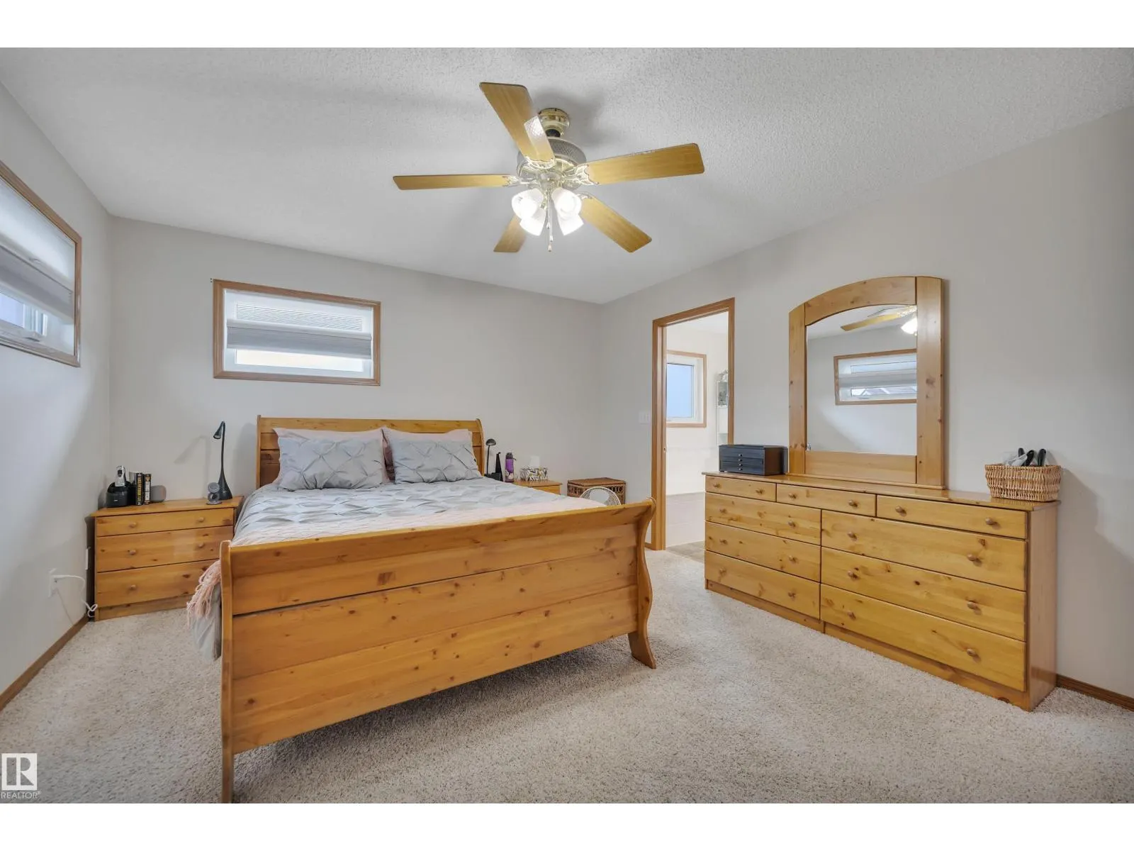 6415 159 AV NW
