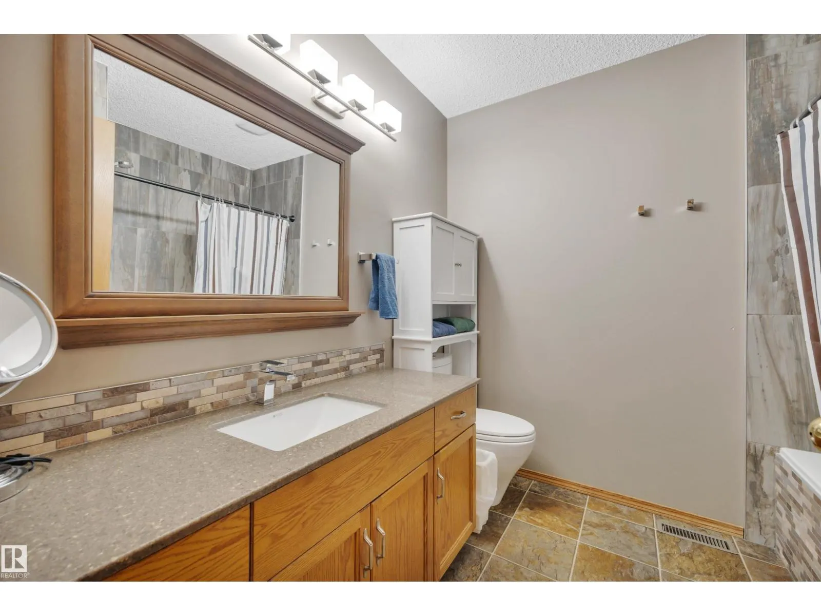 6415 159 AV NW
