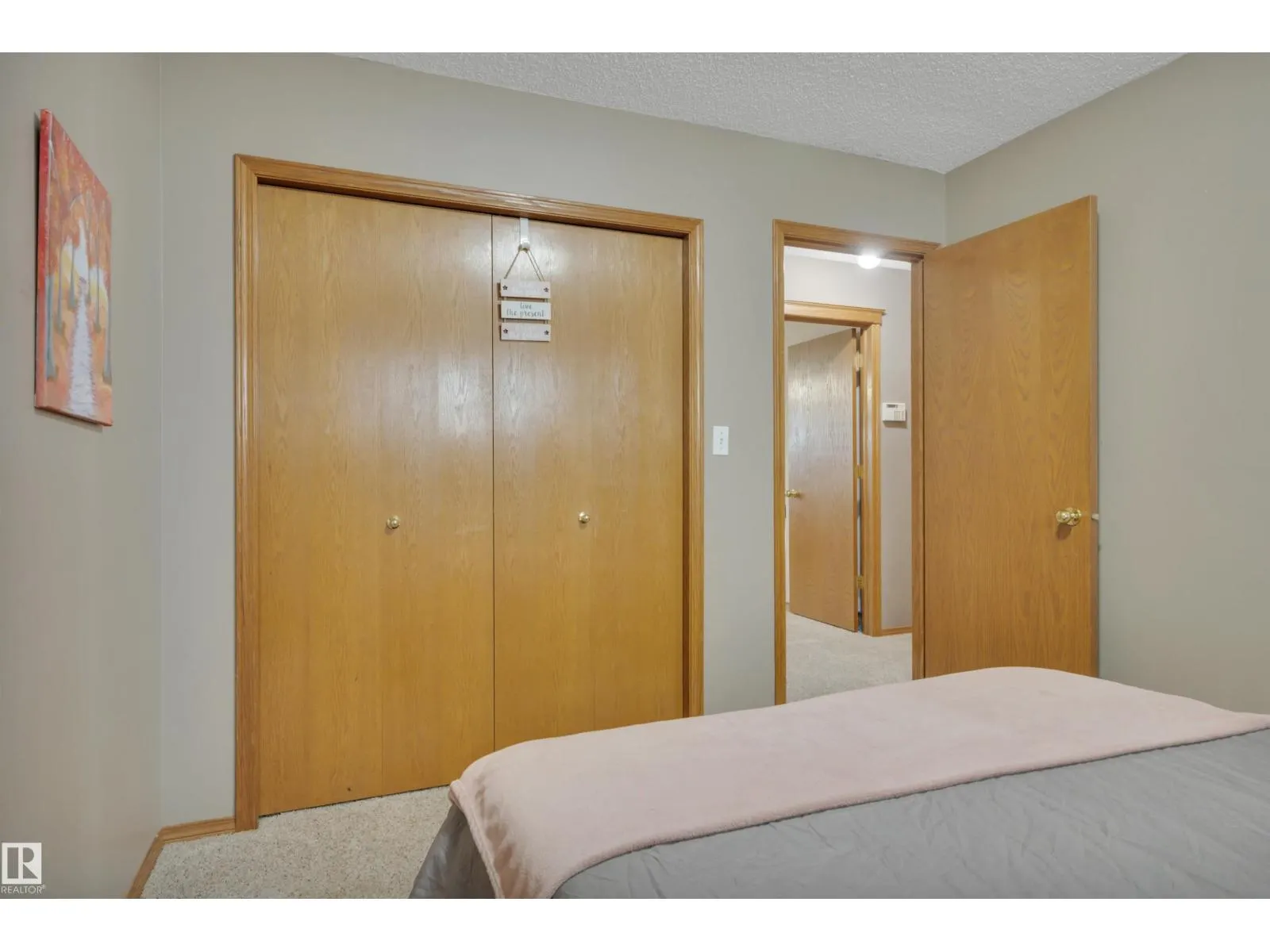 6415 159 AV NW