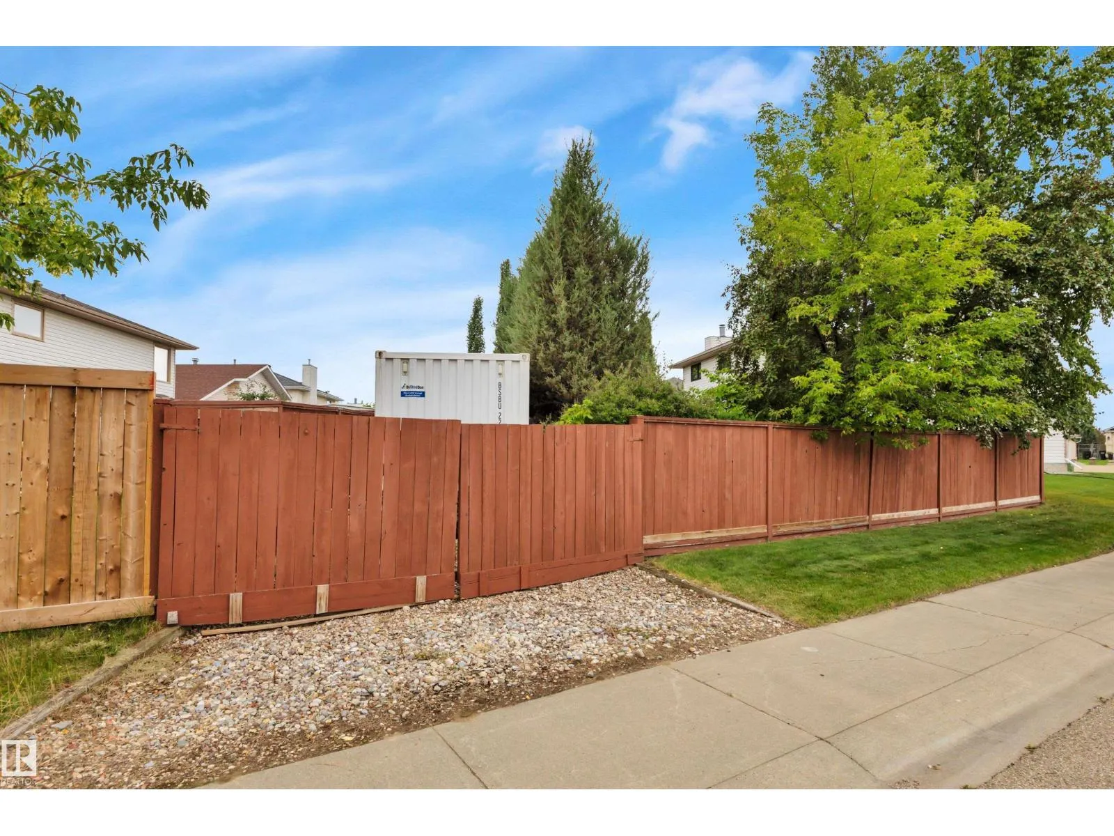 6415 159 AV NW